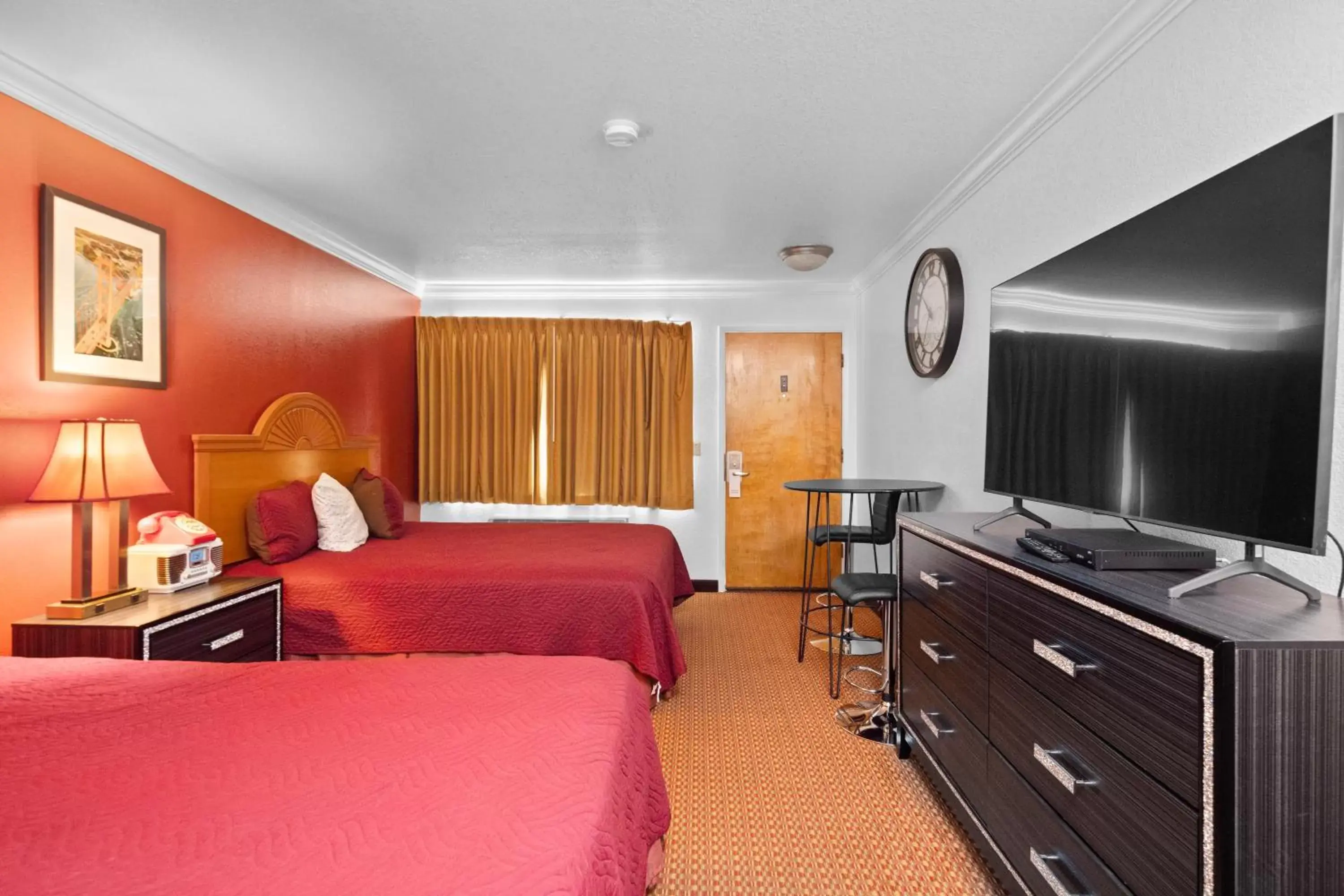 Photo of the whole room in Americana Inn Motel
