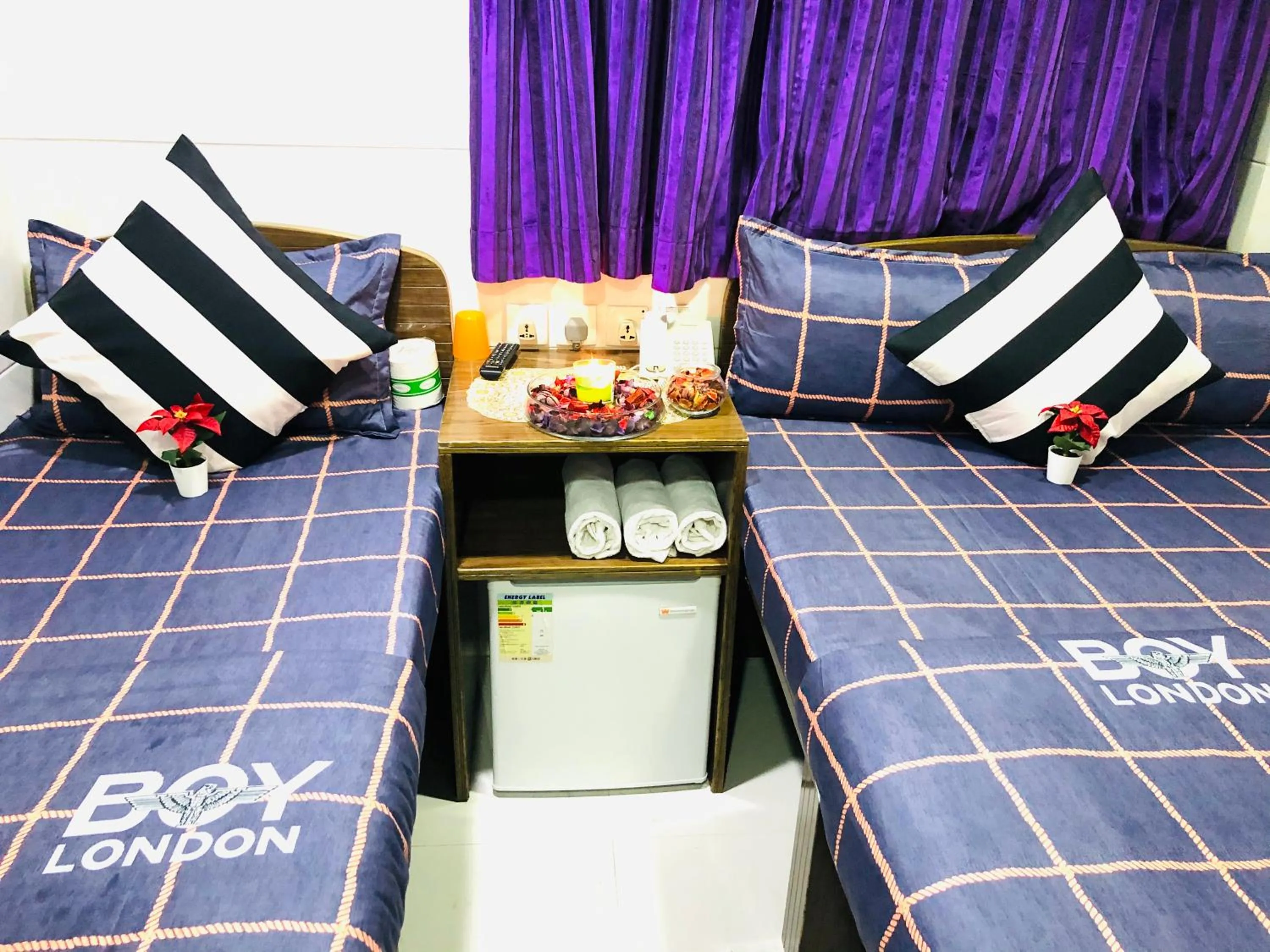 cot, Bed in Premium Lounge