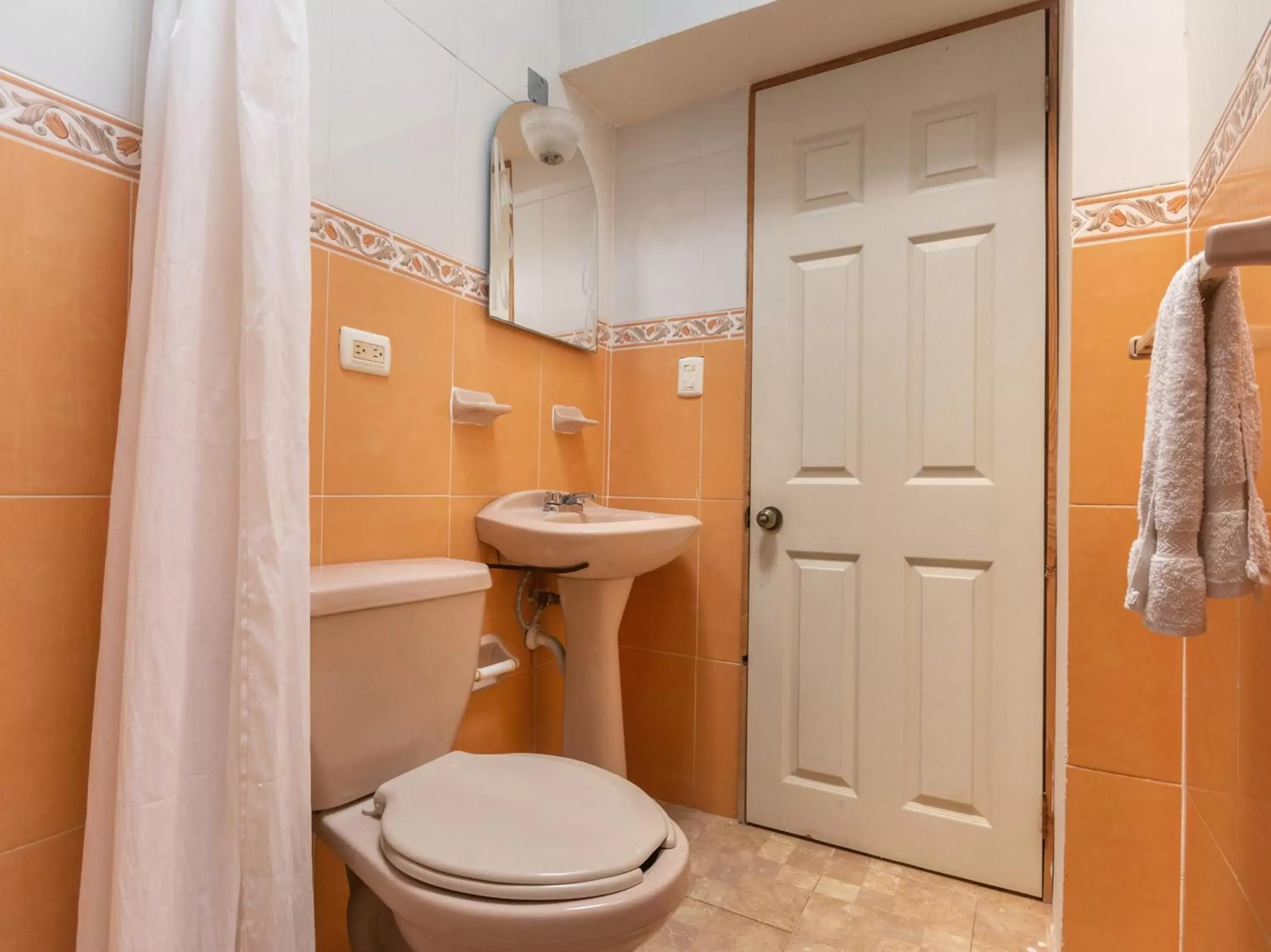 Toilet, Bathroom in Rancho Hotel El Carmen