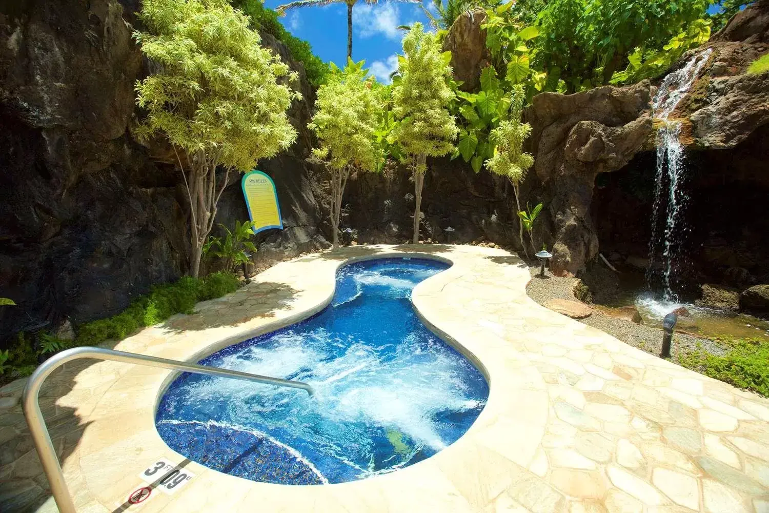Hot Tub, Swimming Pool in OUTRIGGER Kaua'i Beach Resort & Spa