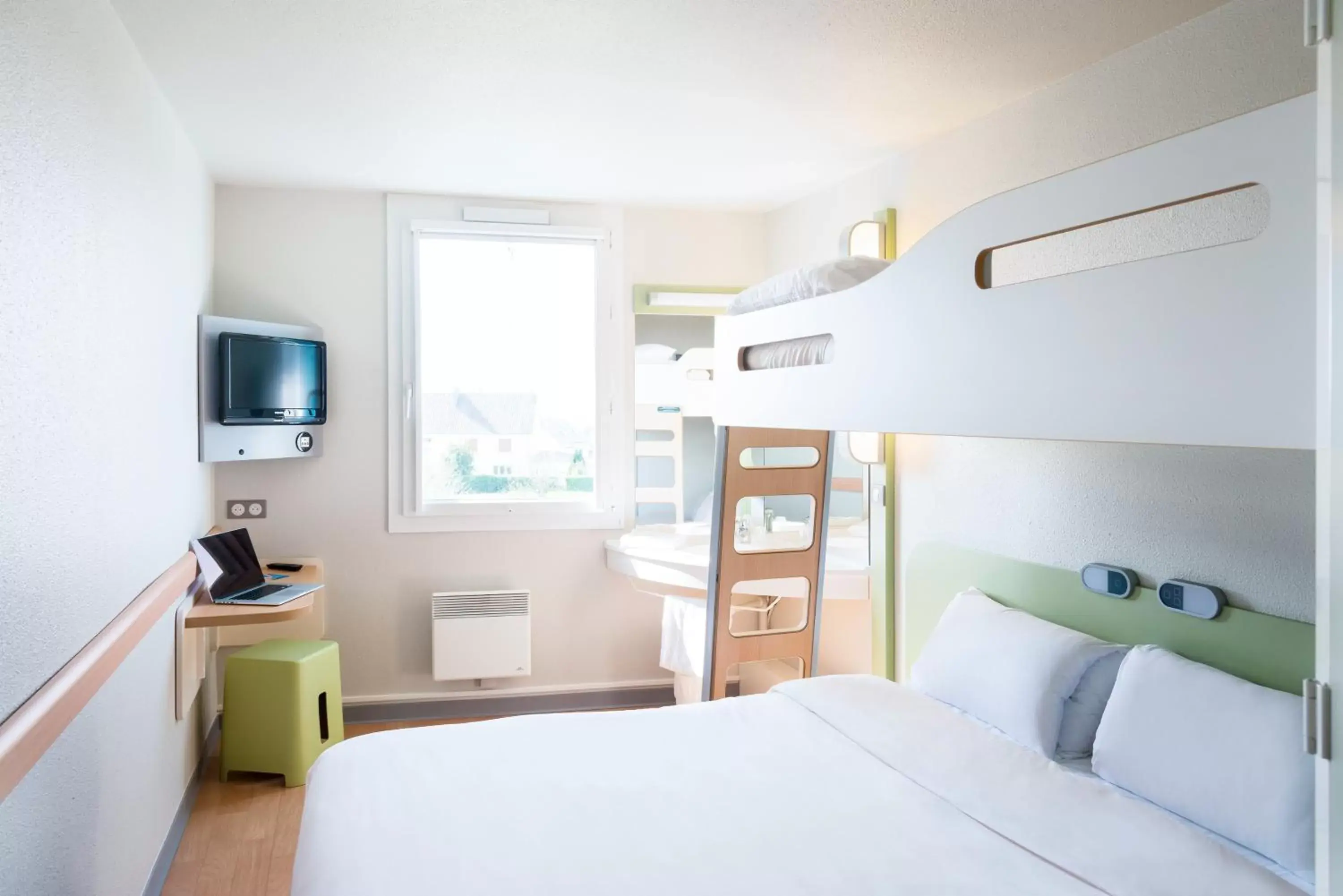 Bedroom in Ibis Budget Clermont Ferrand - Le Brezet - Aeroport