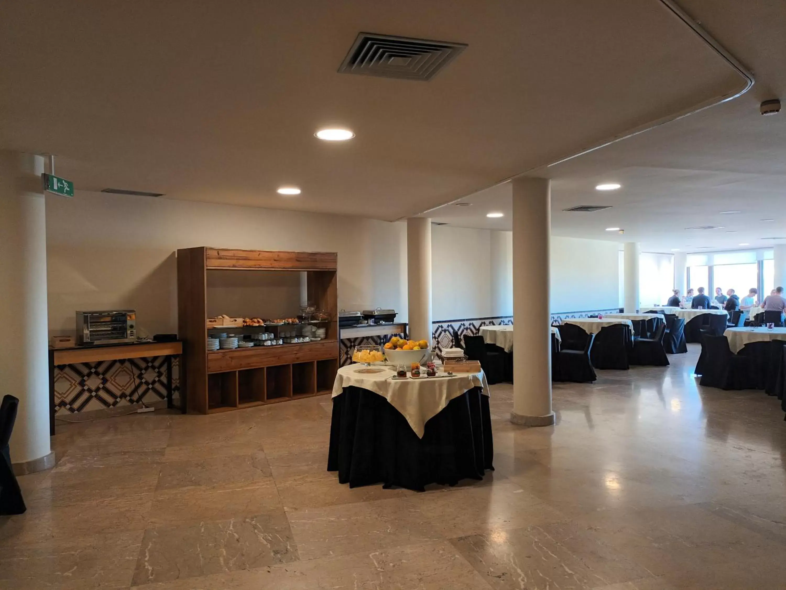 Buffet breakfast, Restaurant/Places to Eat in Vilar Oporto Hotel