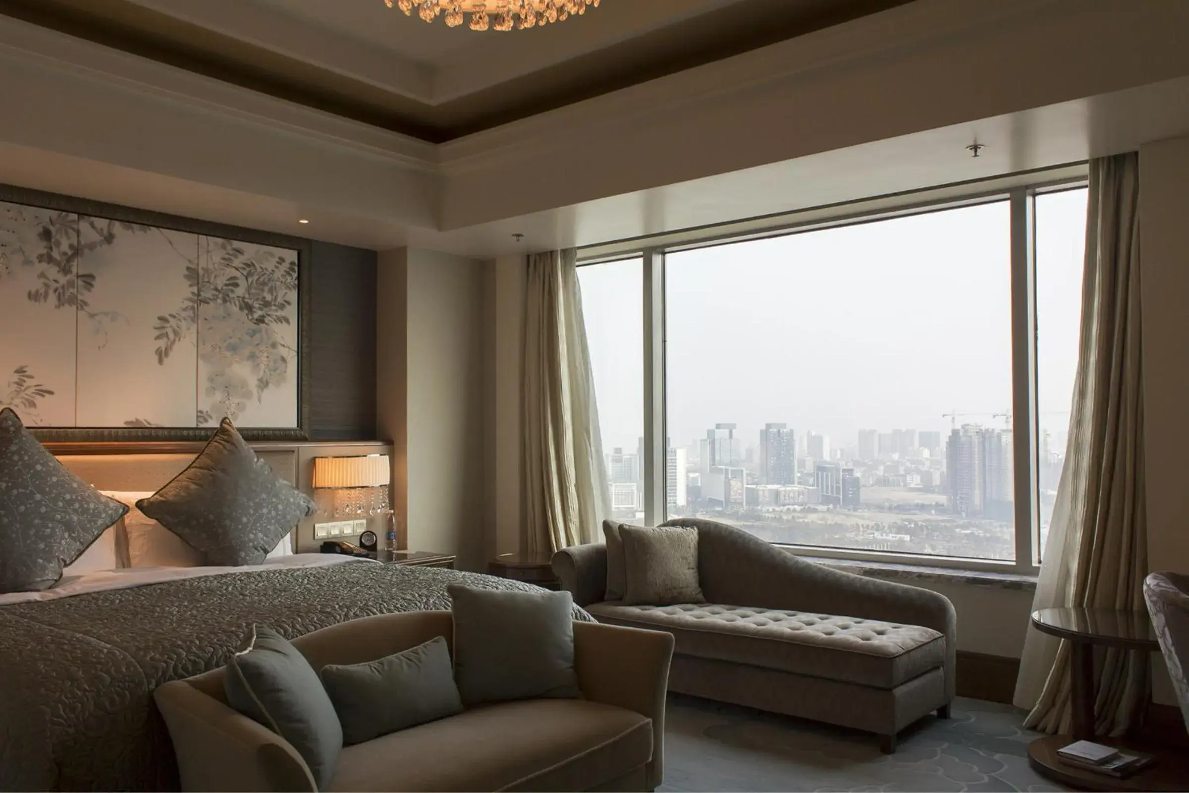 Photo of the whole room, Seating Area in Shangri-La Hotel Yangzhou