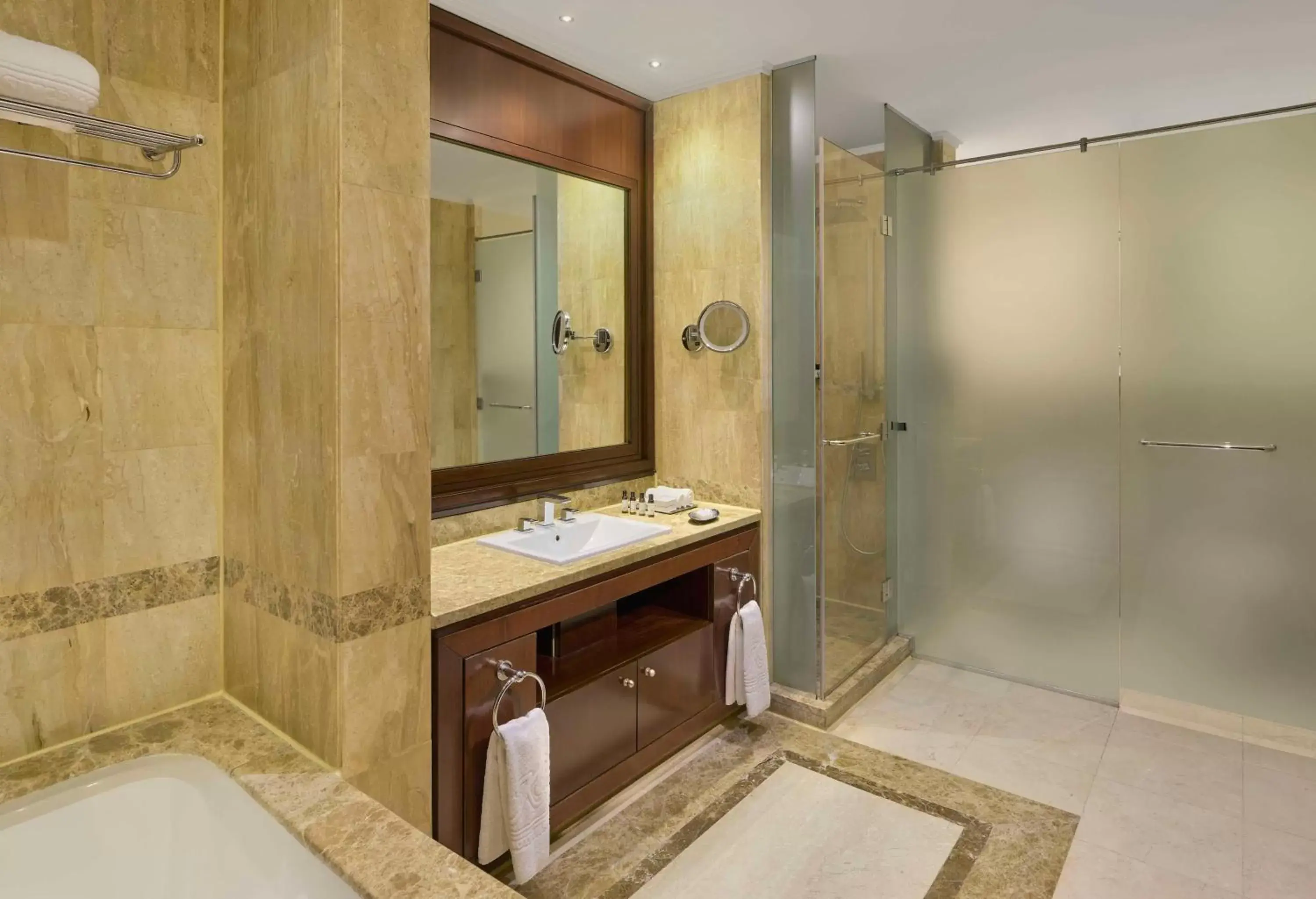 Bedroom, Bathroom in Royal Maxim Palace Kempinski Cairo