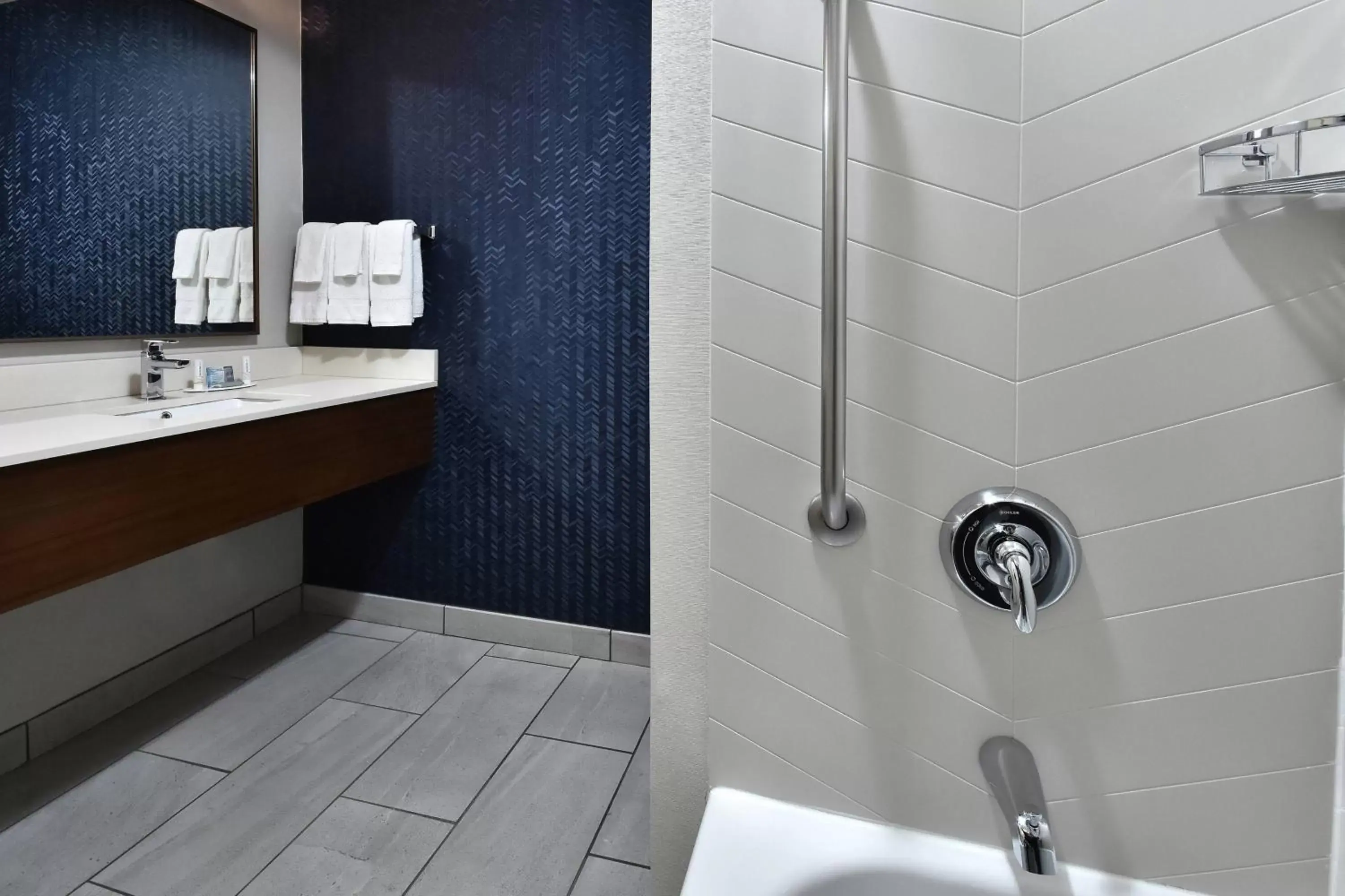 Bathroom in Fairfield Inn & Suites by Marriott Richmond Innsbrook