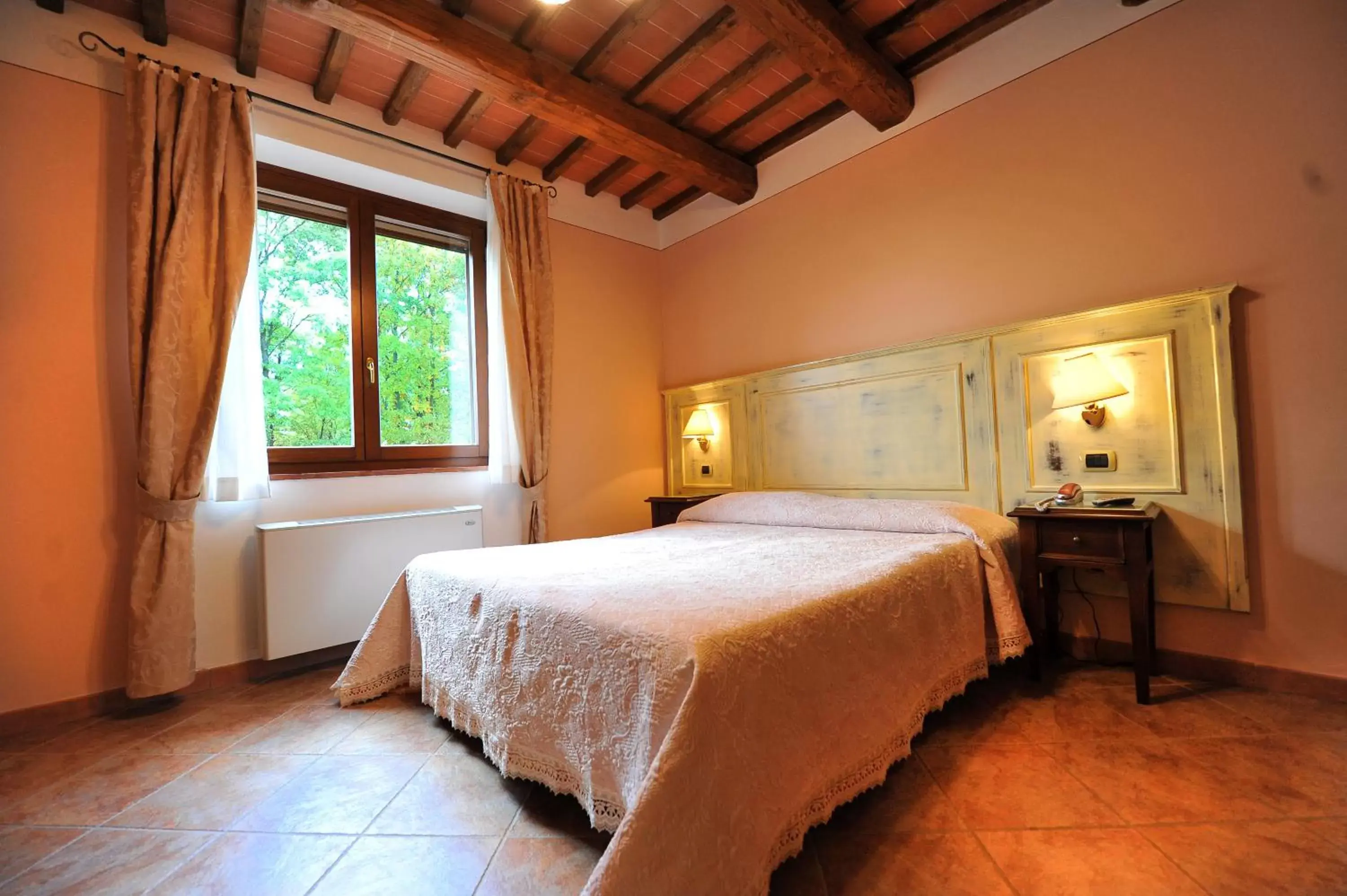 Bedroom, Bed in Albergo La Foresteria