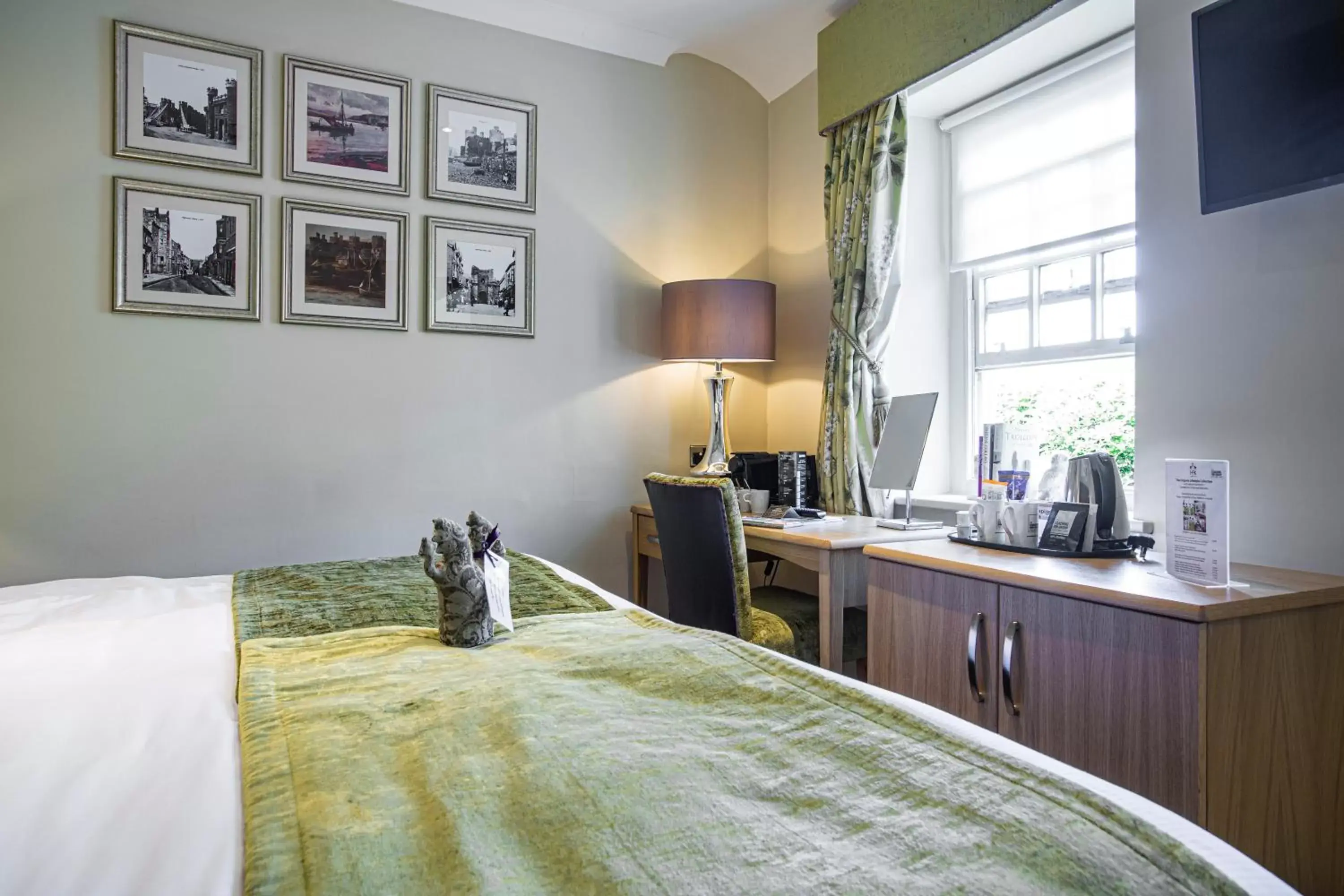 Superior Double Room in The Castle Hotel, Conwy, North Wales - The Coaching Inn Group Superior Double Room in The Castle Hotel, Conwy, North Wales - The Coaching Inn Group