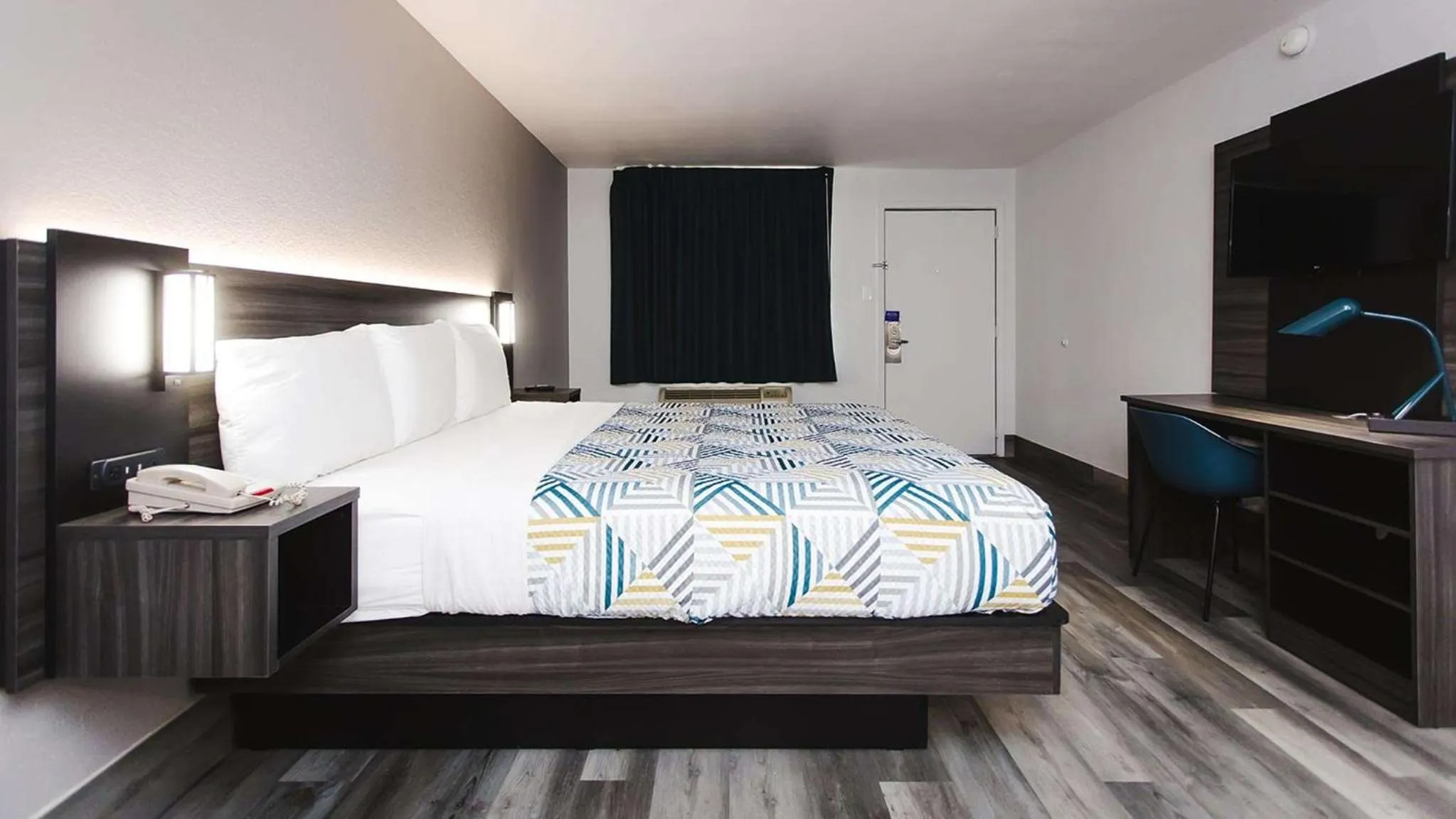 Bed in Motel 6 Houston, TX - Medical Center - NRG Stadium