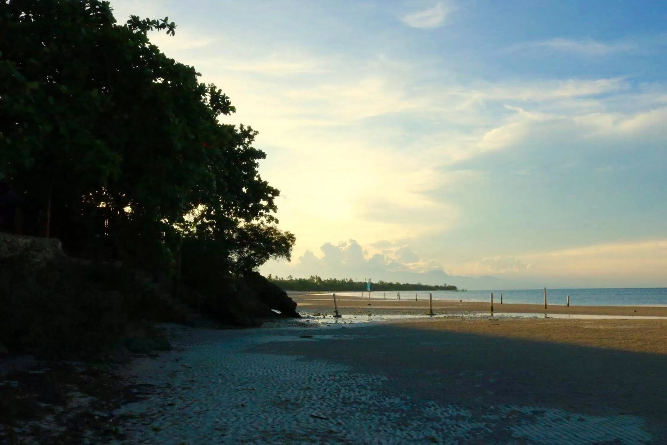 Beach in D's Oceanview Beach Resort