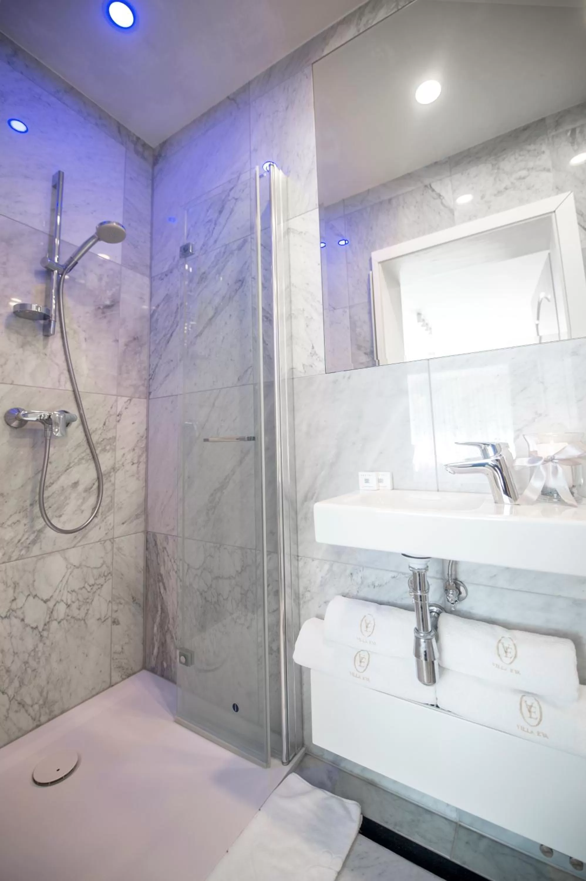 Shower in Hotel Villa Eva