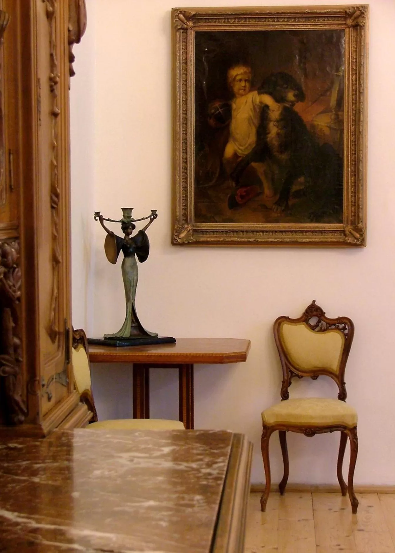 Decorative detail in Chateau GrandCastle