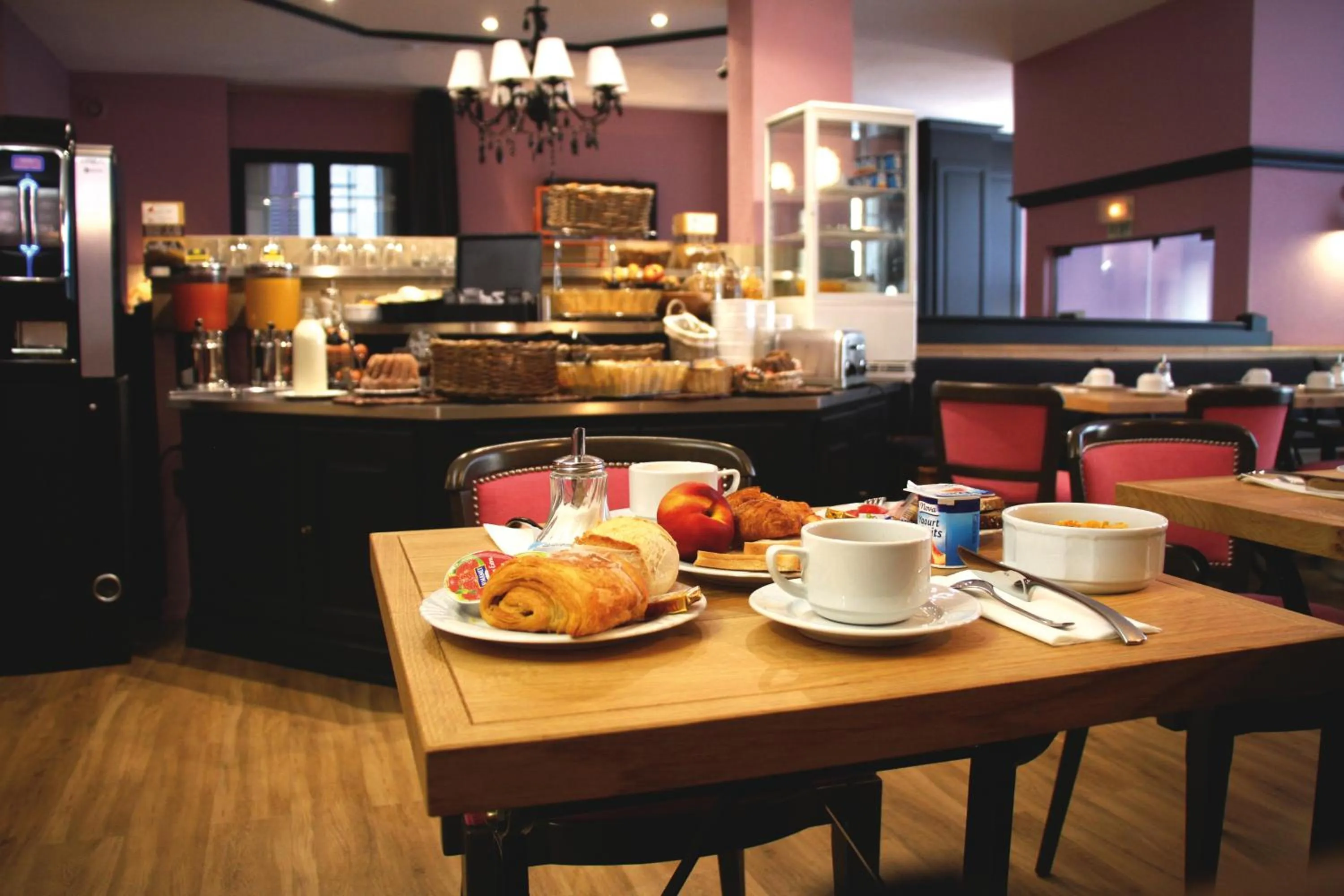 Restaurant/places to eat in Hotel Roses