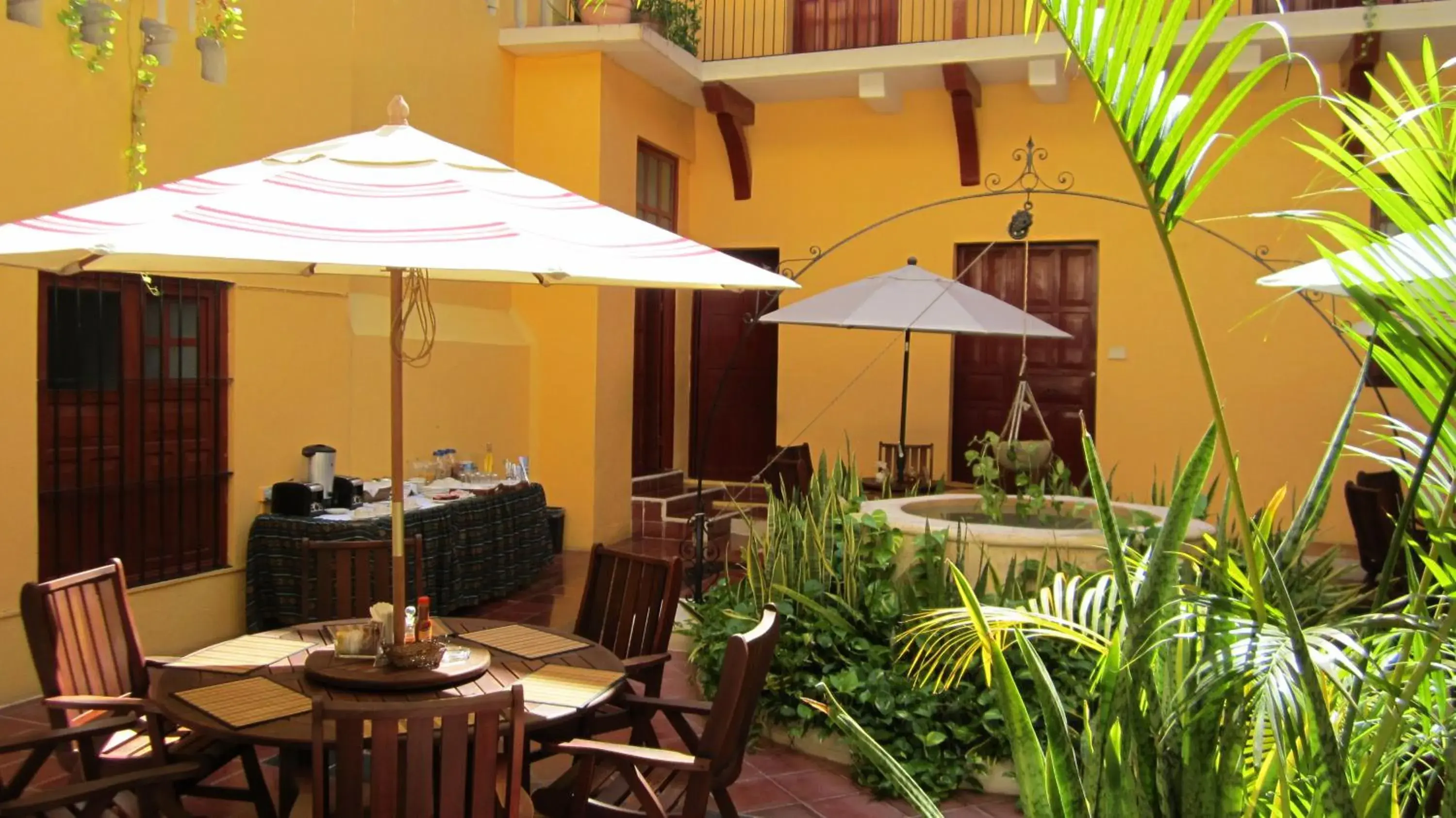 Restaurant/Places to Eat in Castelmar Hotel