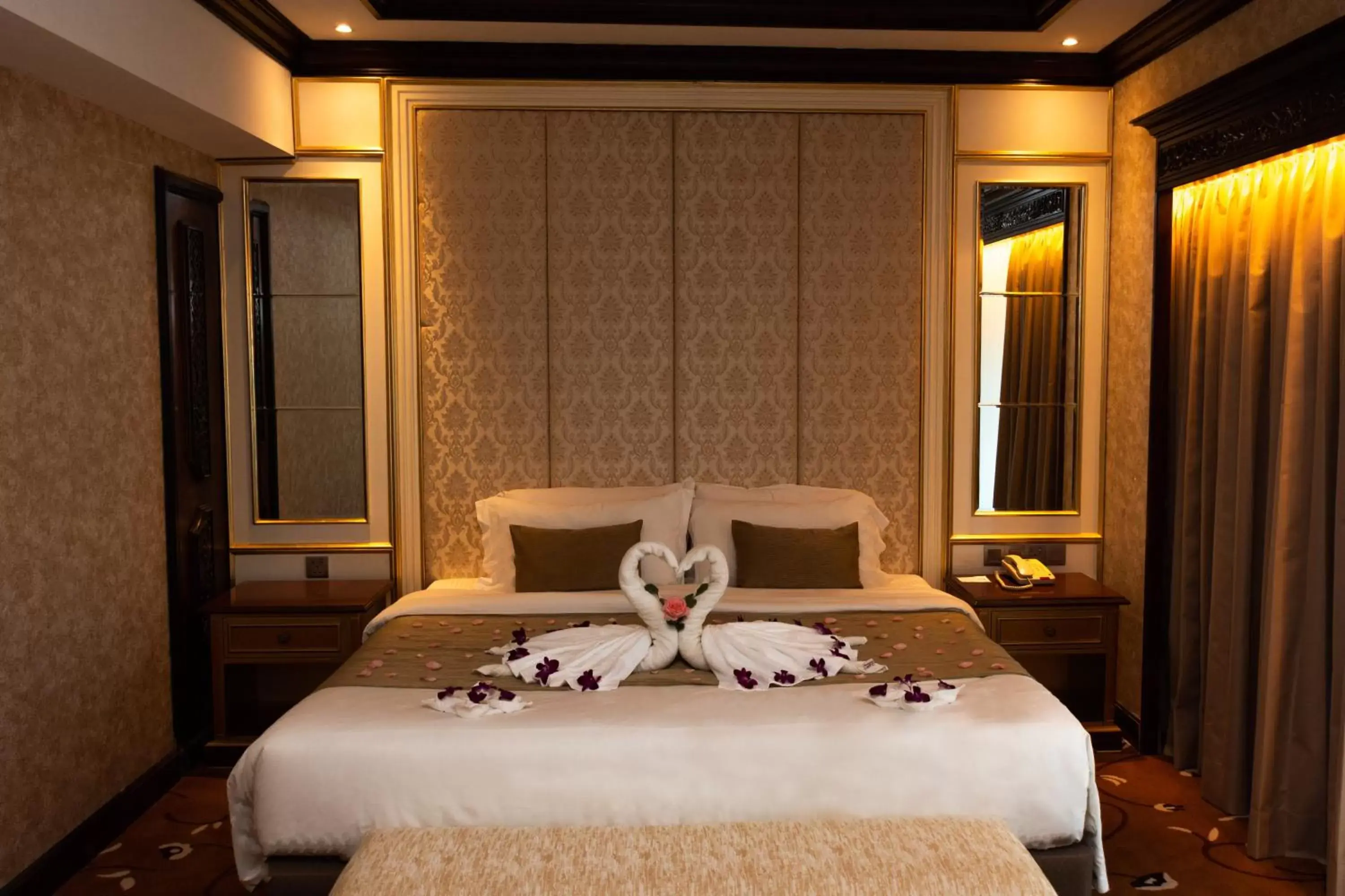 Bed in Puteri Wing - Riverside Majestic Hotel