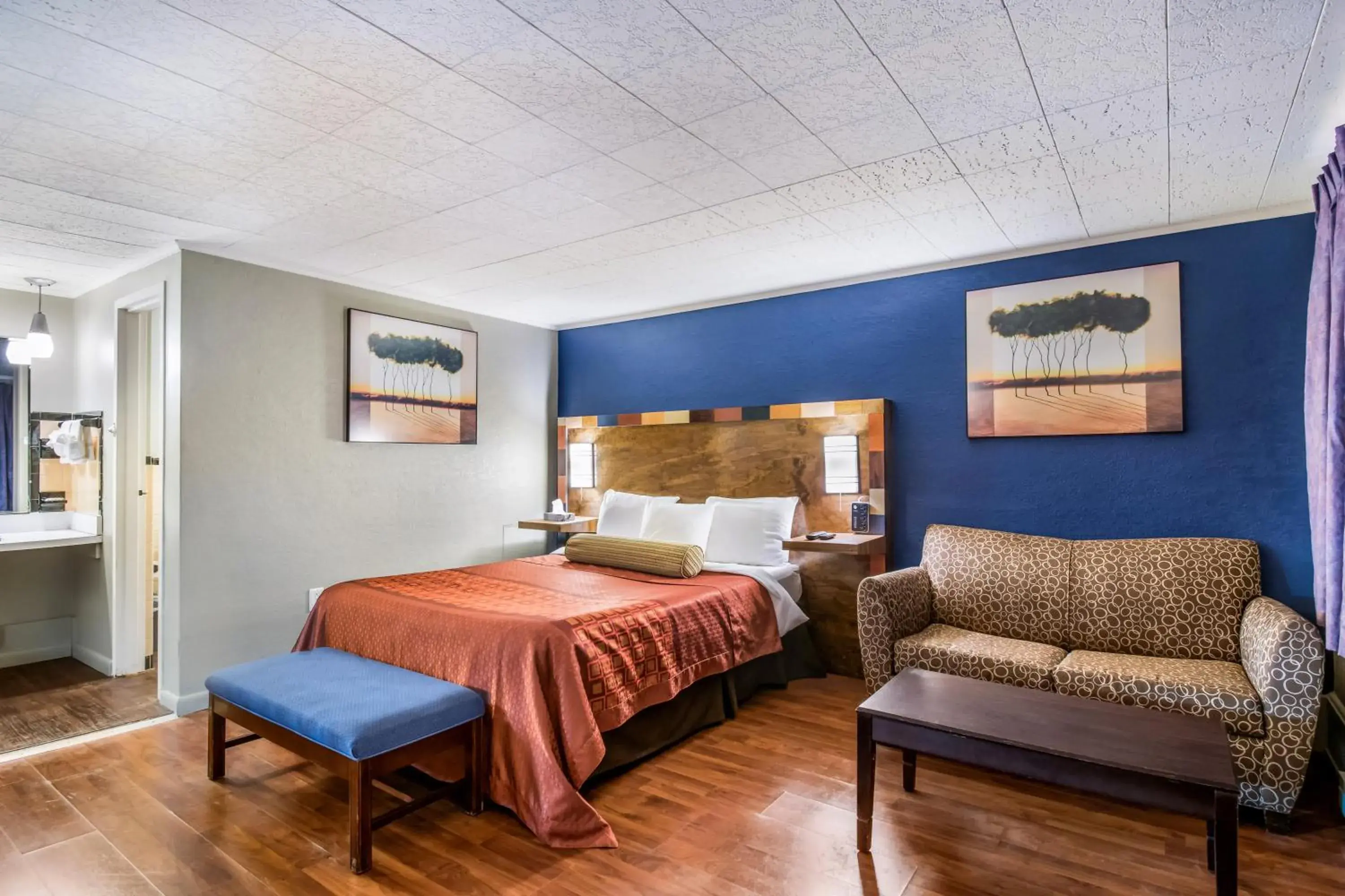 Bed in Highland Inn New Cumberland Bed in Highland Inn New Cumberland