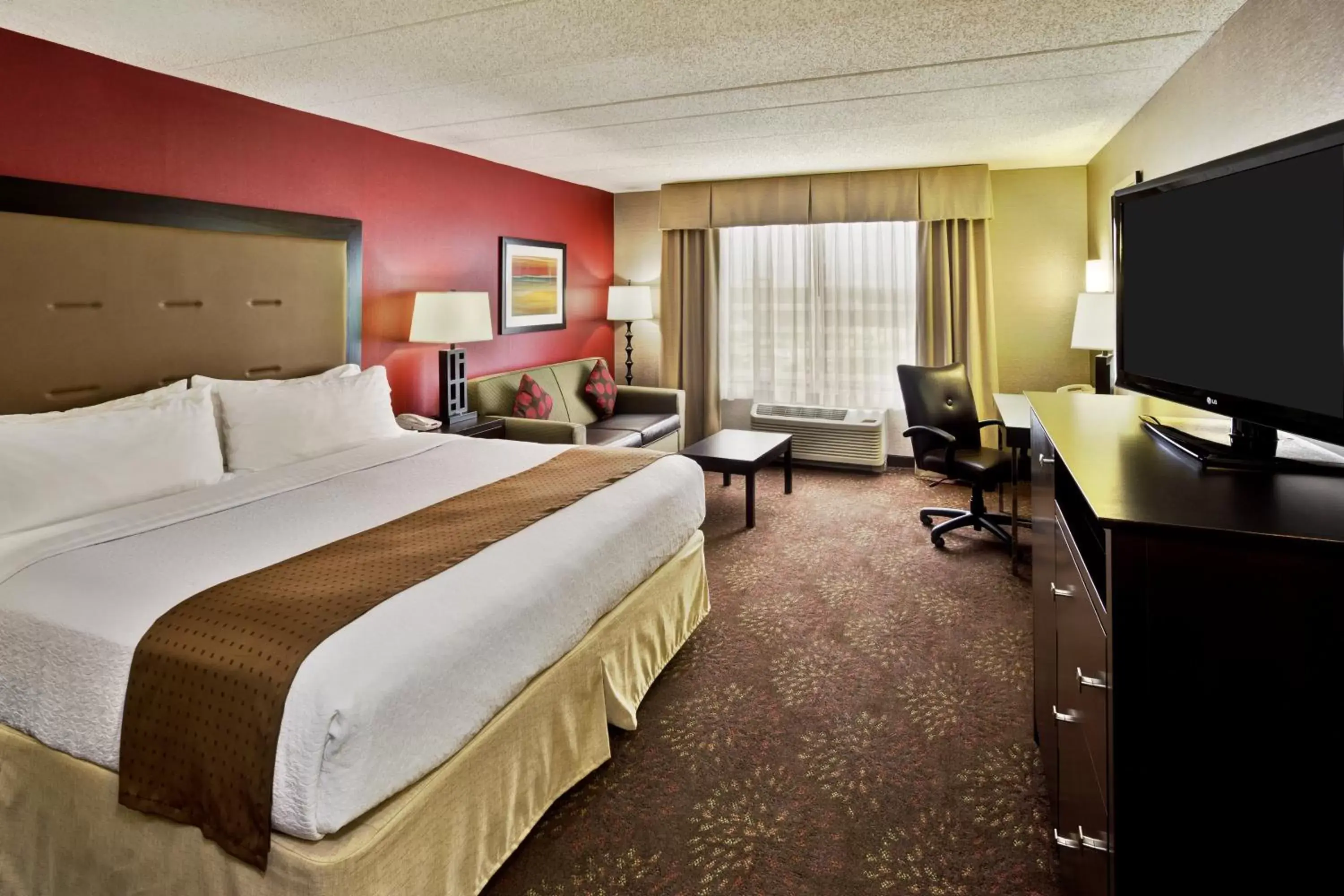 Photo of the whole room in Holiday Inn Hotel & Suites Chicago Northwest - Elgin, an IHG Hotel