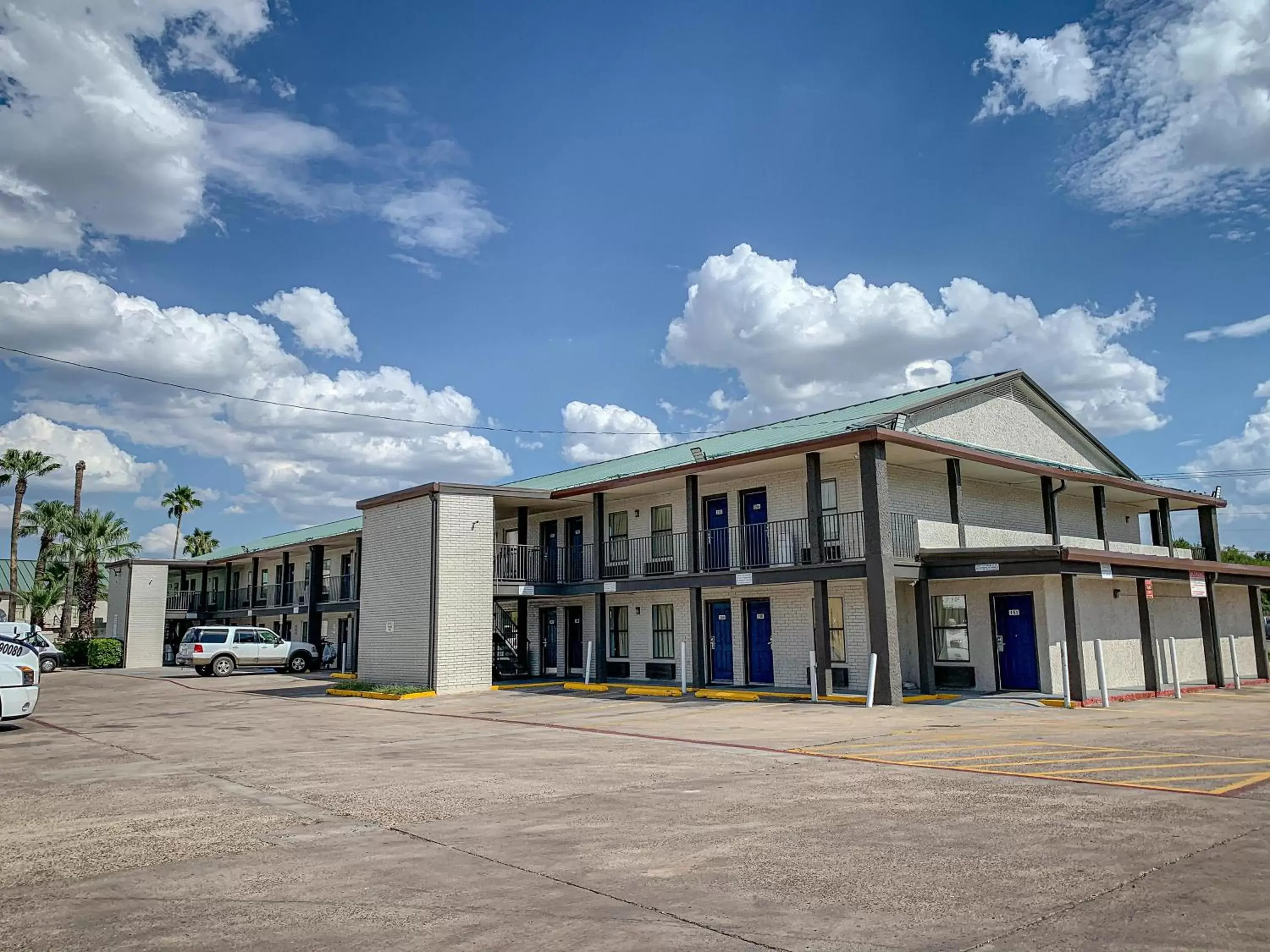 Bird's eye view, Property Building in Studio 6 Laredo, Tx - North I-35