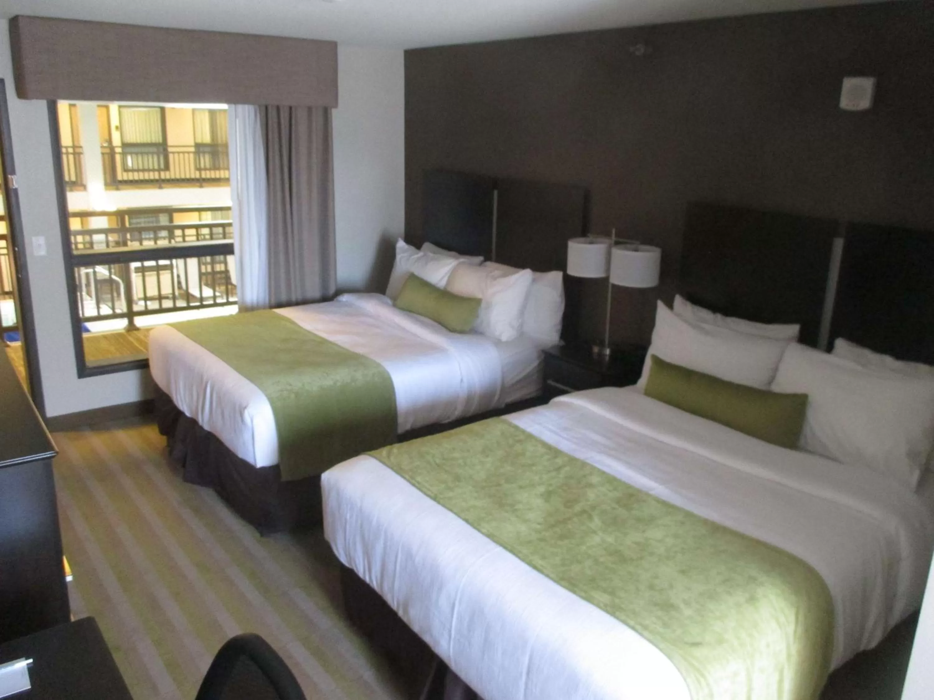 Photo of the whole room, Bed in Best Western Harvest Inn & Suites