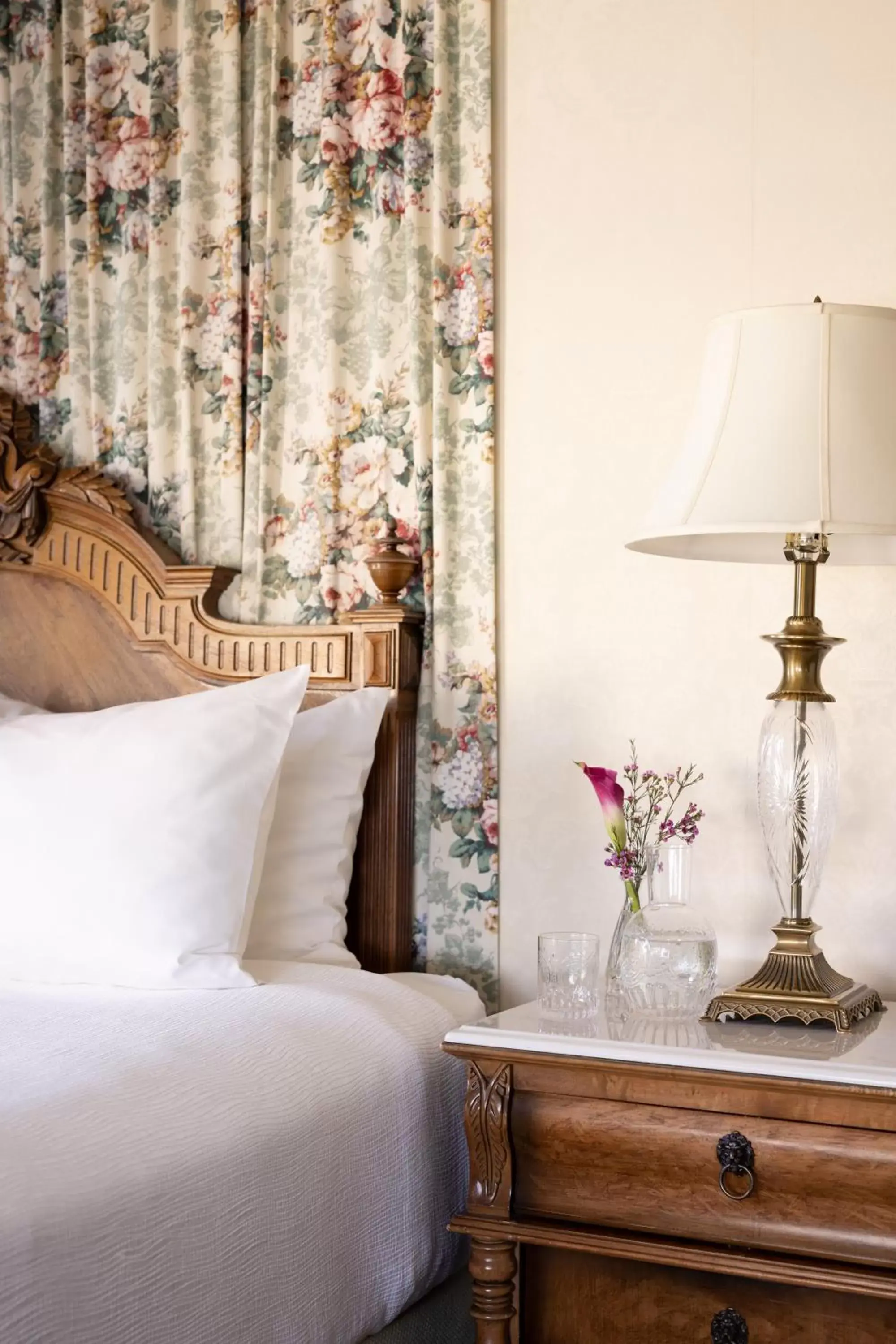 Bed in Seven Gables Inn on Monterey Bay, A Kirkwood Collection Hotel