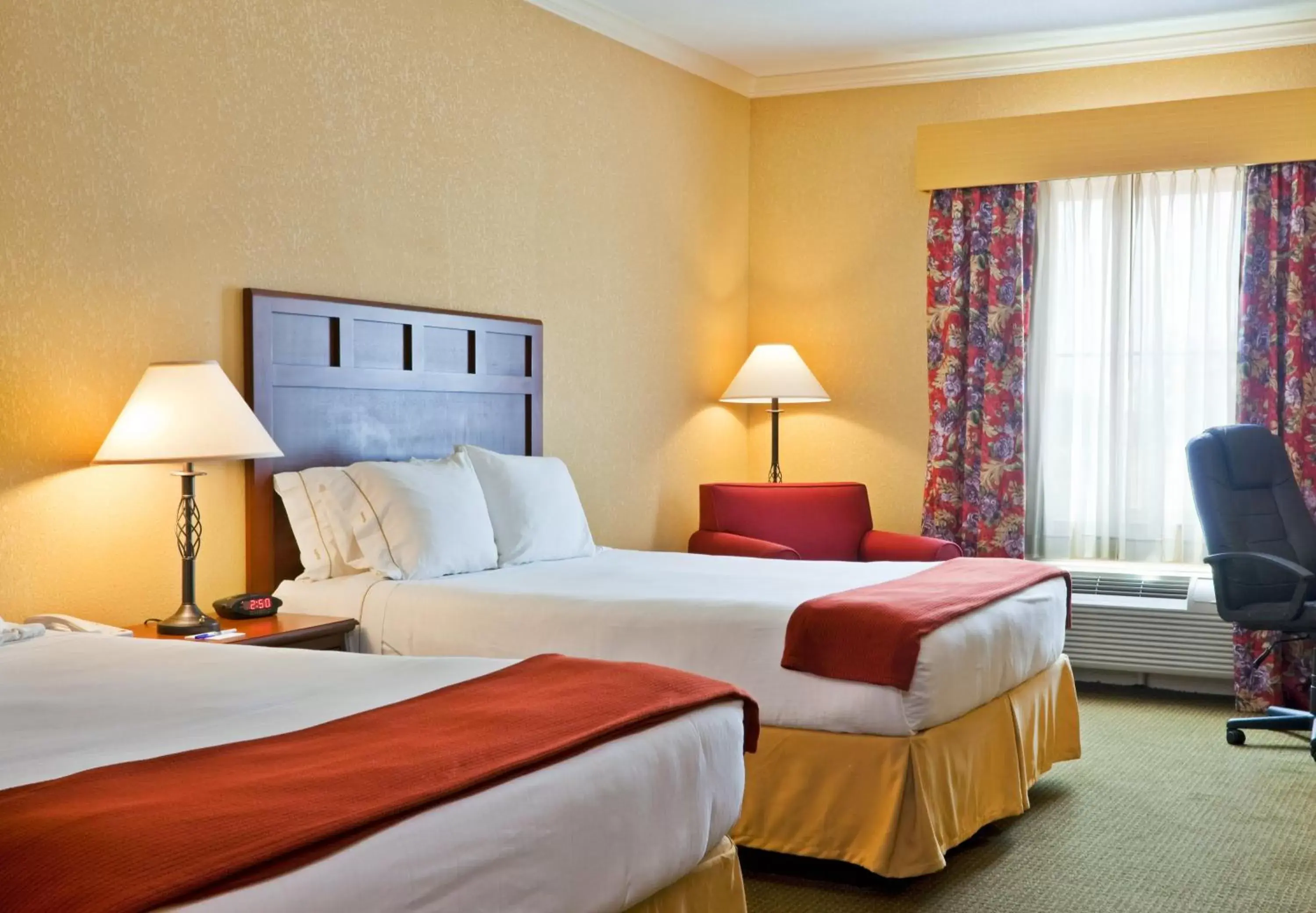 Bedroom, Bed in Holiday Inn Express of Salado-Belton, an IHG Hotel