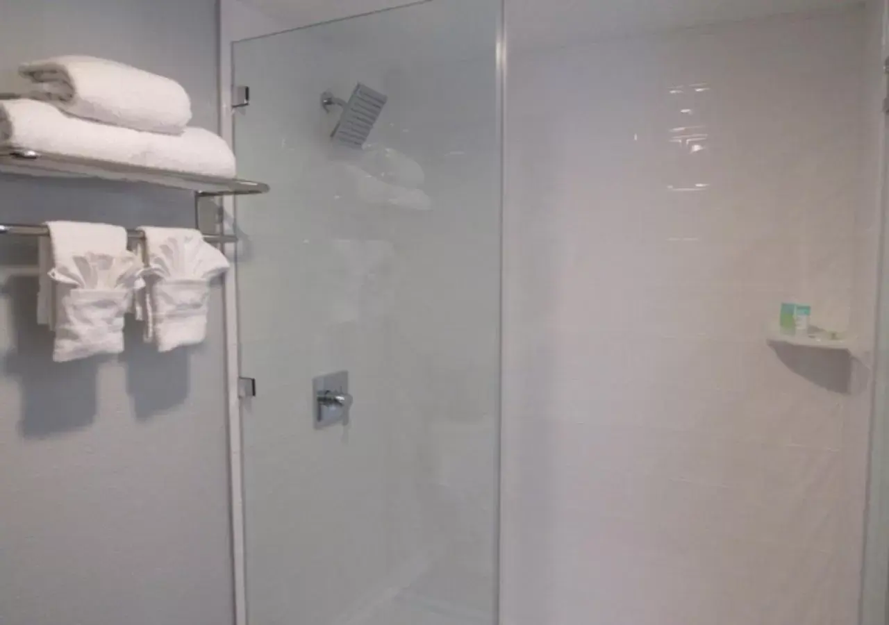 Bathroom in Capri Suites Anaheim