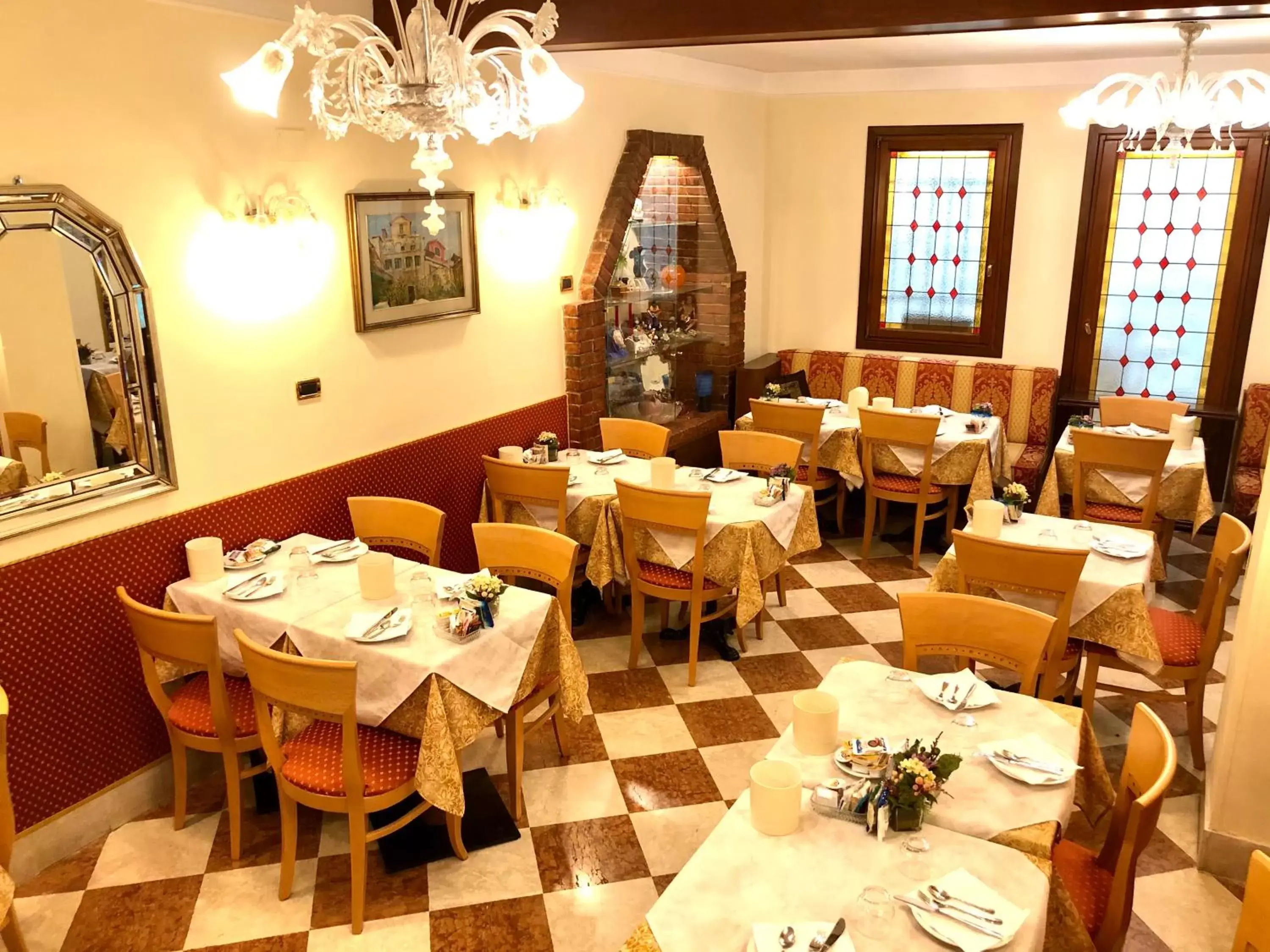 Restaurant/Places to Eat in Hotel Fontana
