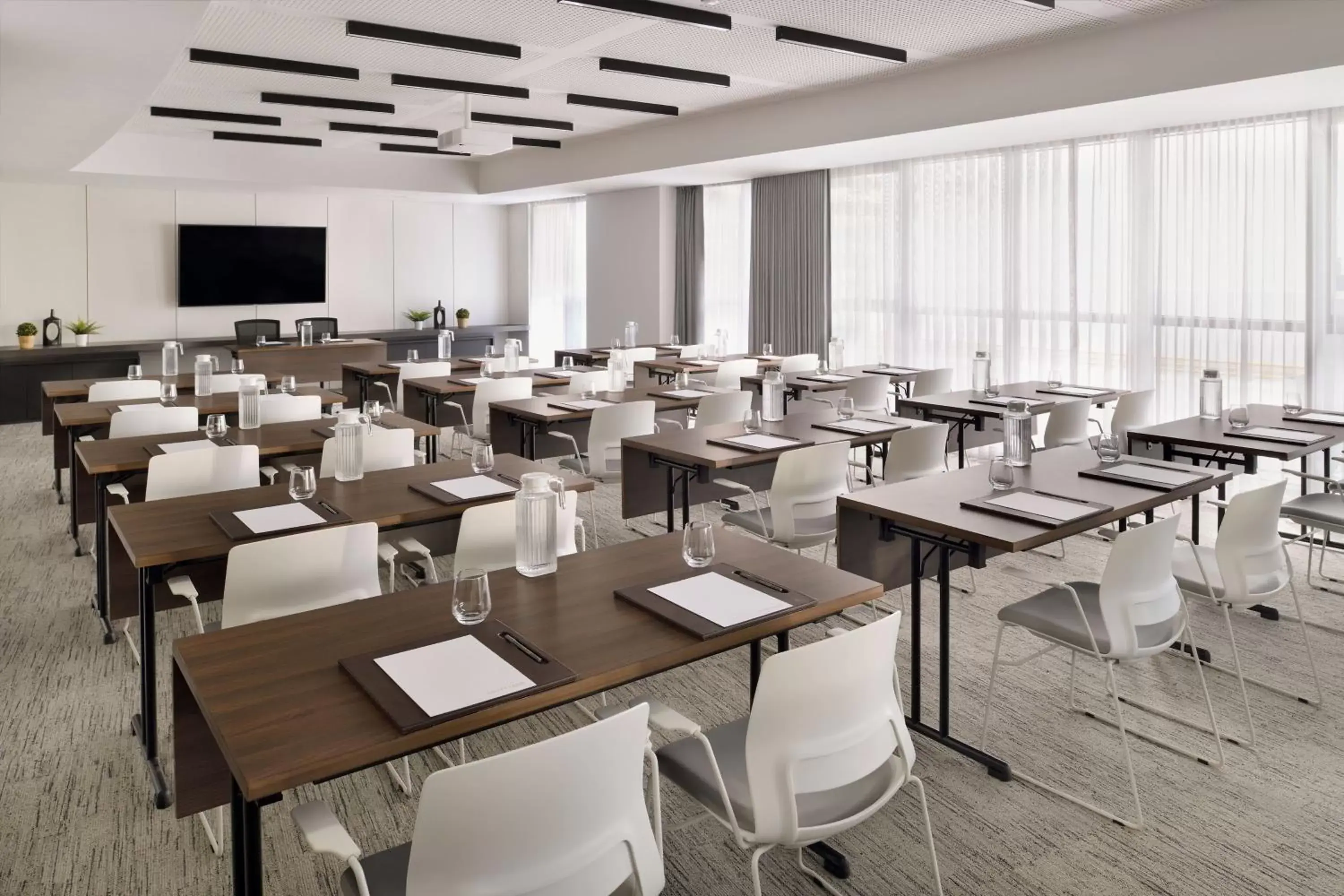 Meeting/conference room, Restaurant/Places to Eat in Courtyard by Marriott World Trade Centre, Dubai