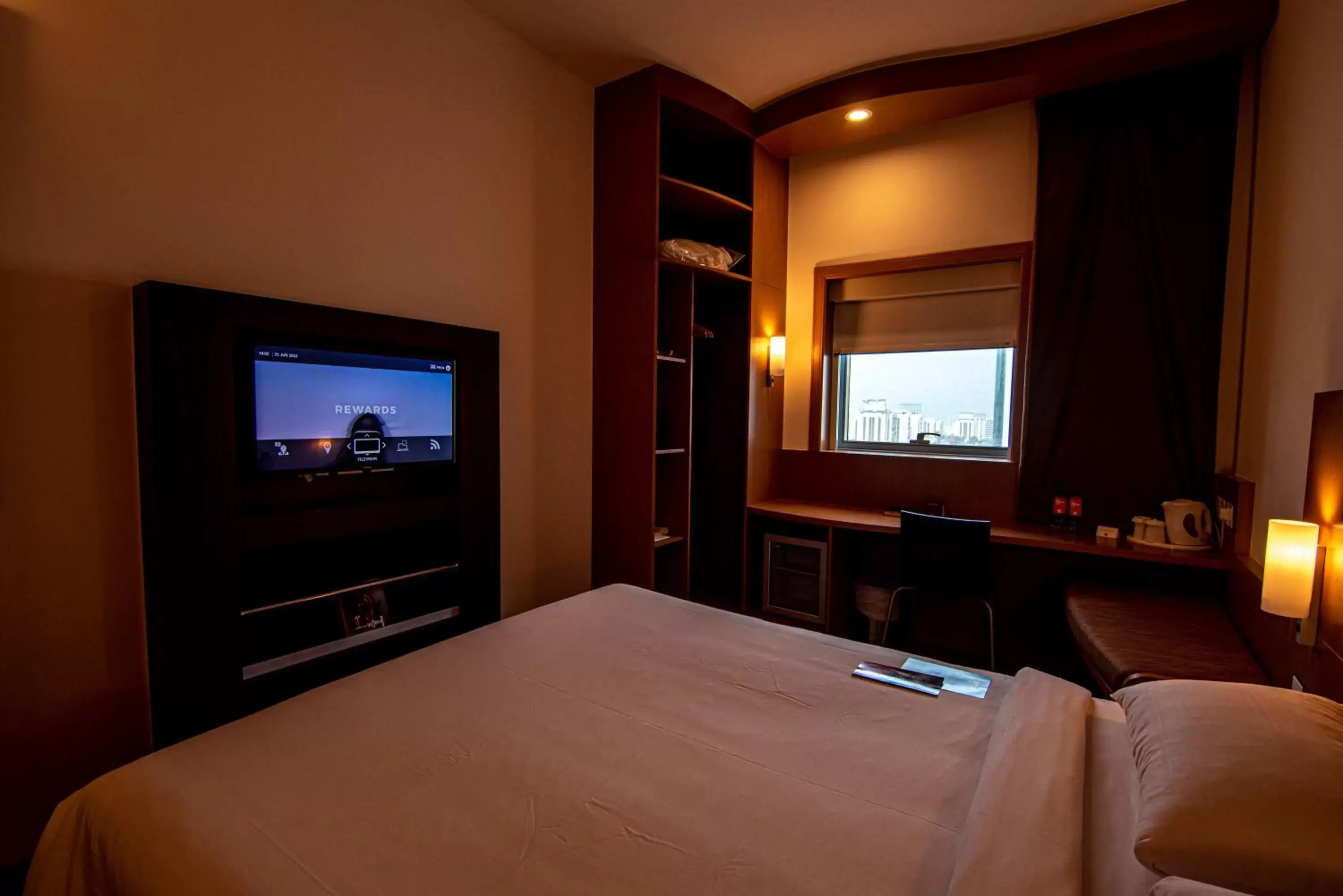 TV and multimedia, Bed in Ibis Fujairah