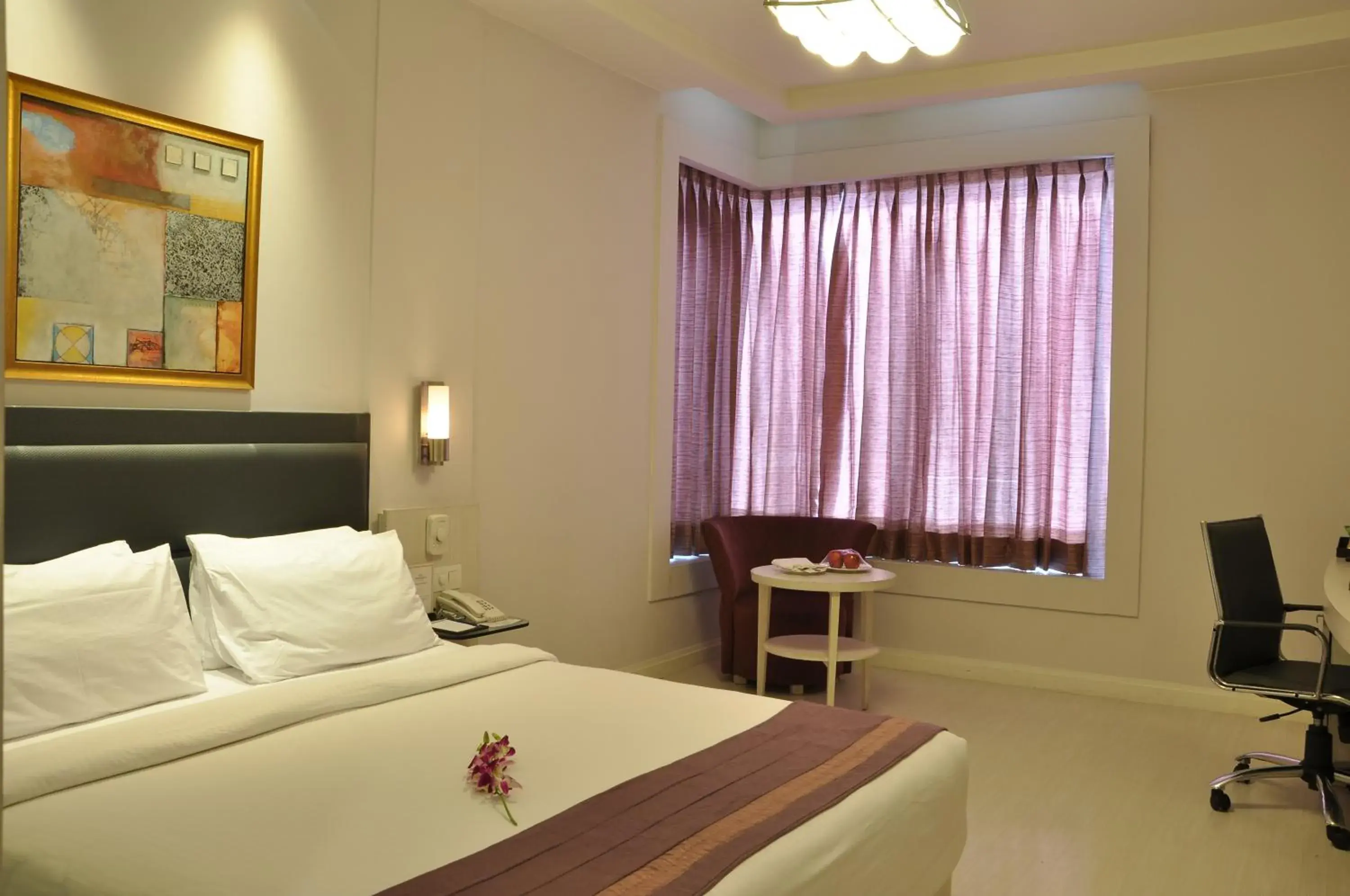 Photo of the whole room, Bed in Sarovar Portico Naraina, Hotel