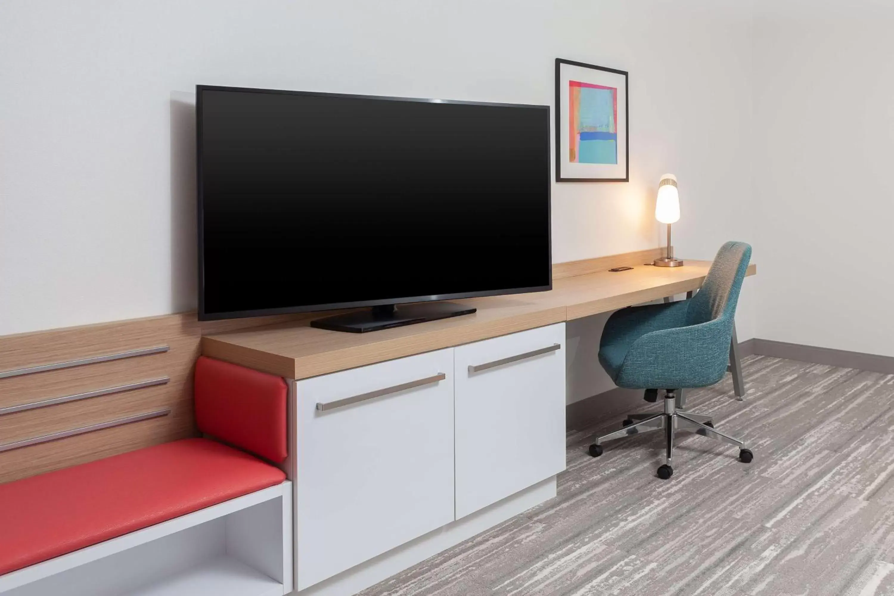 Bedroom, TV/Entertainment Center in Hilton Garden Inn Broomfield Boulder