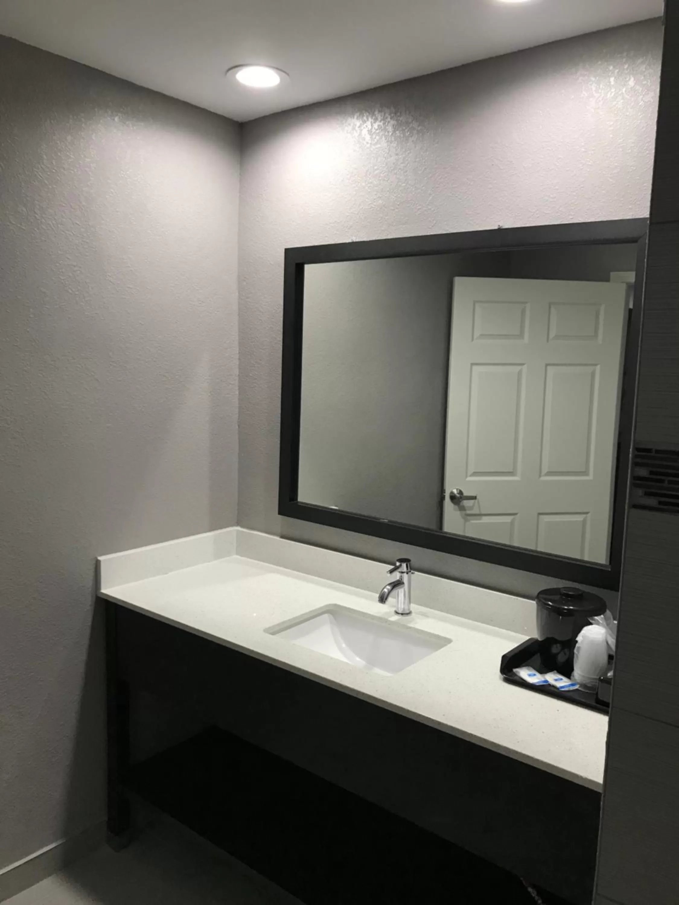 Bathroom in Rodeway Inn Calhoun South