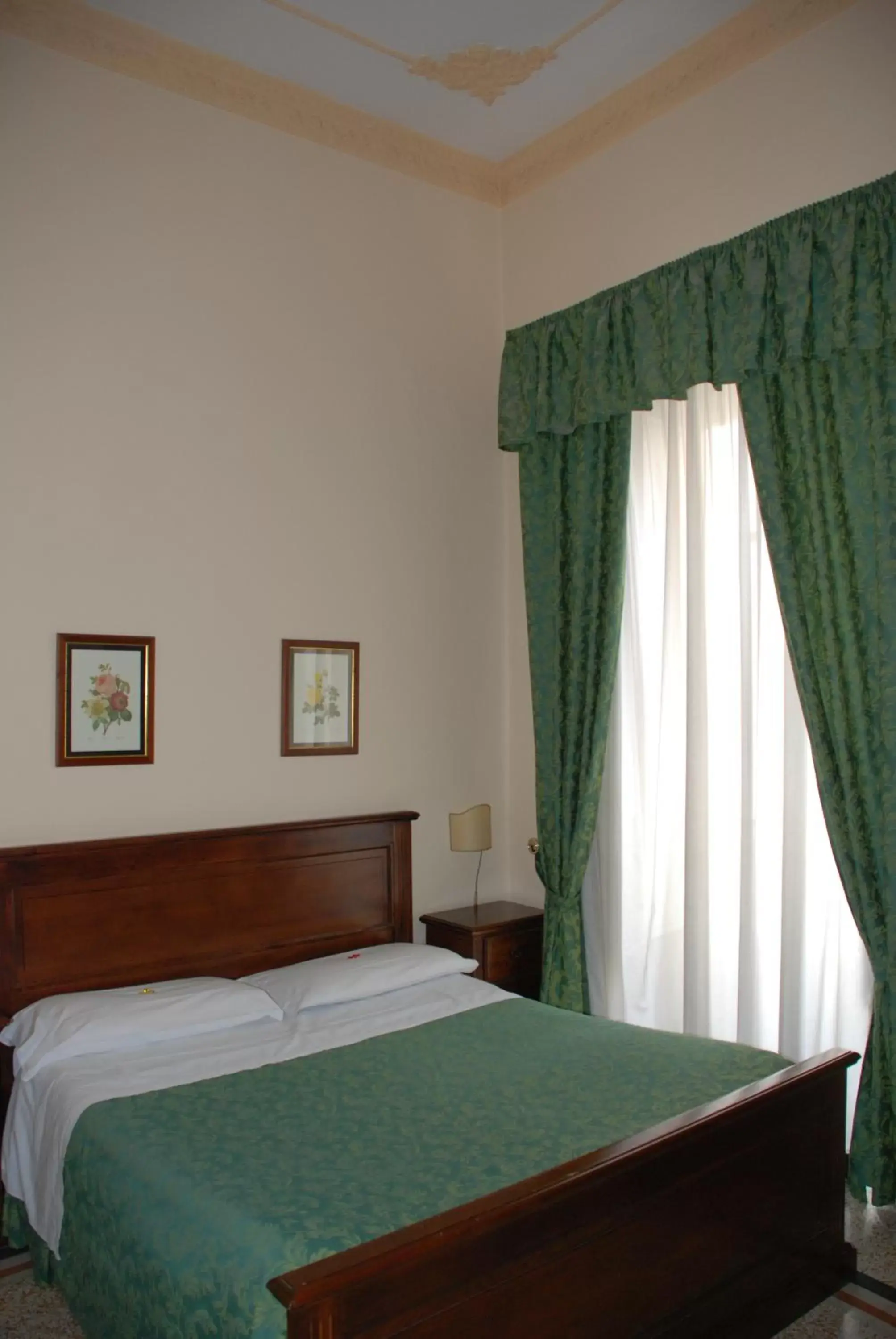 Photo of the whole room, Bed in Hotel del Centro