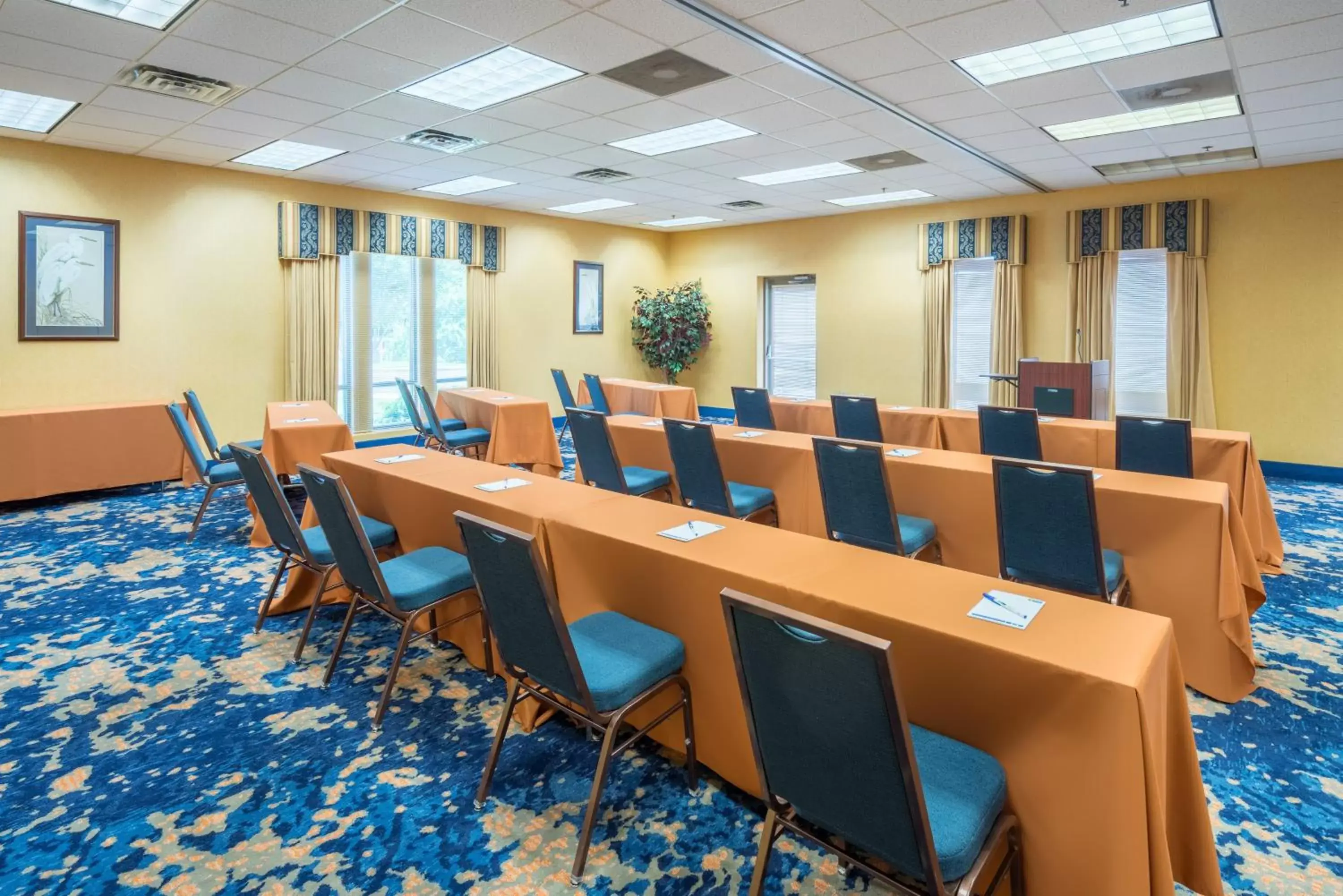 Meeting/conference room in Holiday Inn Express Cambridge, an IHG Hotel