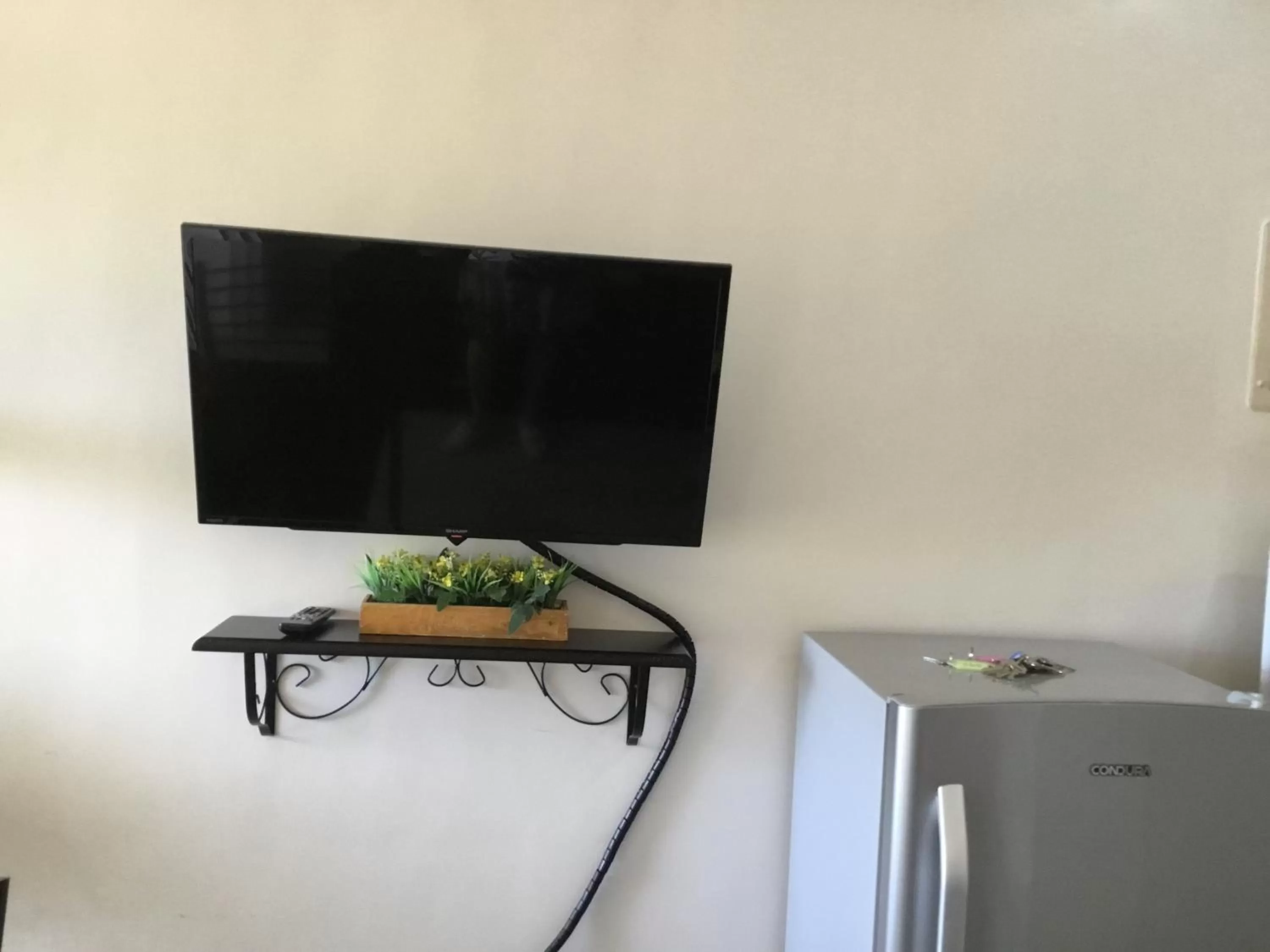 Condo with Free Swimming Pool & Viewing Deck