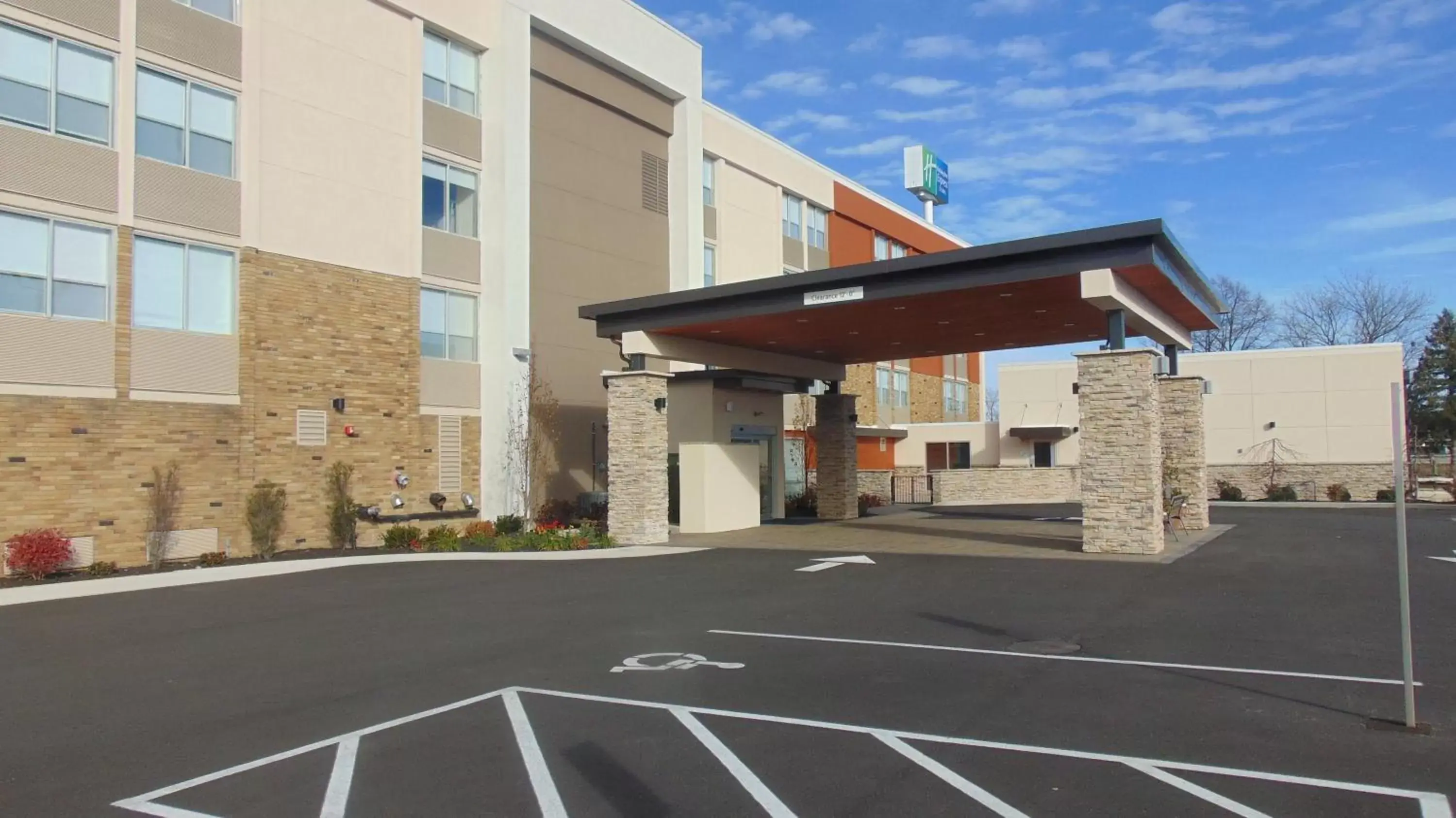 Property Building in Holiday Inn Express & Suites Wapakoneta, an IHG Hotel