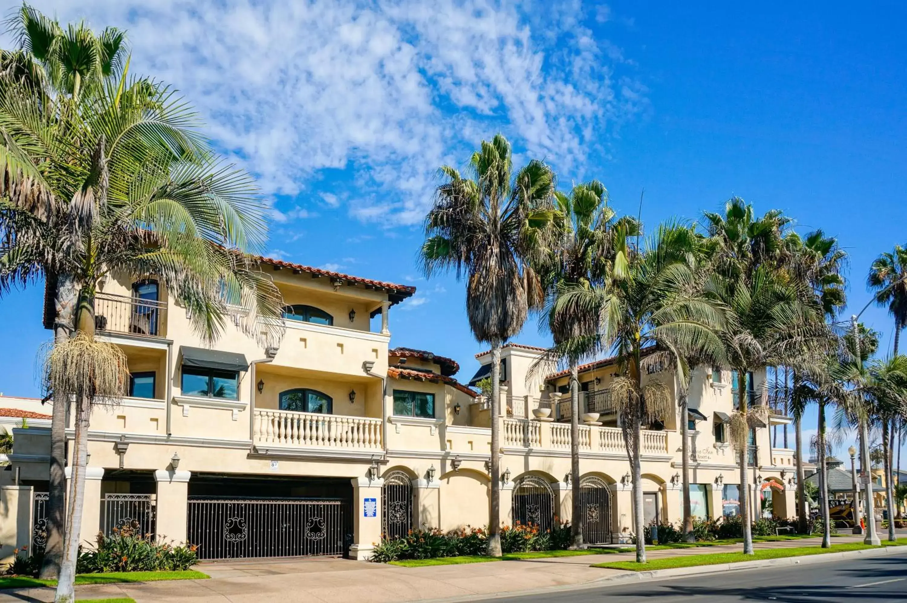 Facade/entrance, Property Building in Balboa Inn, On The Beach At Newport