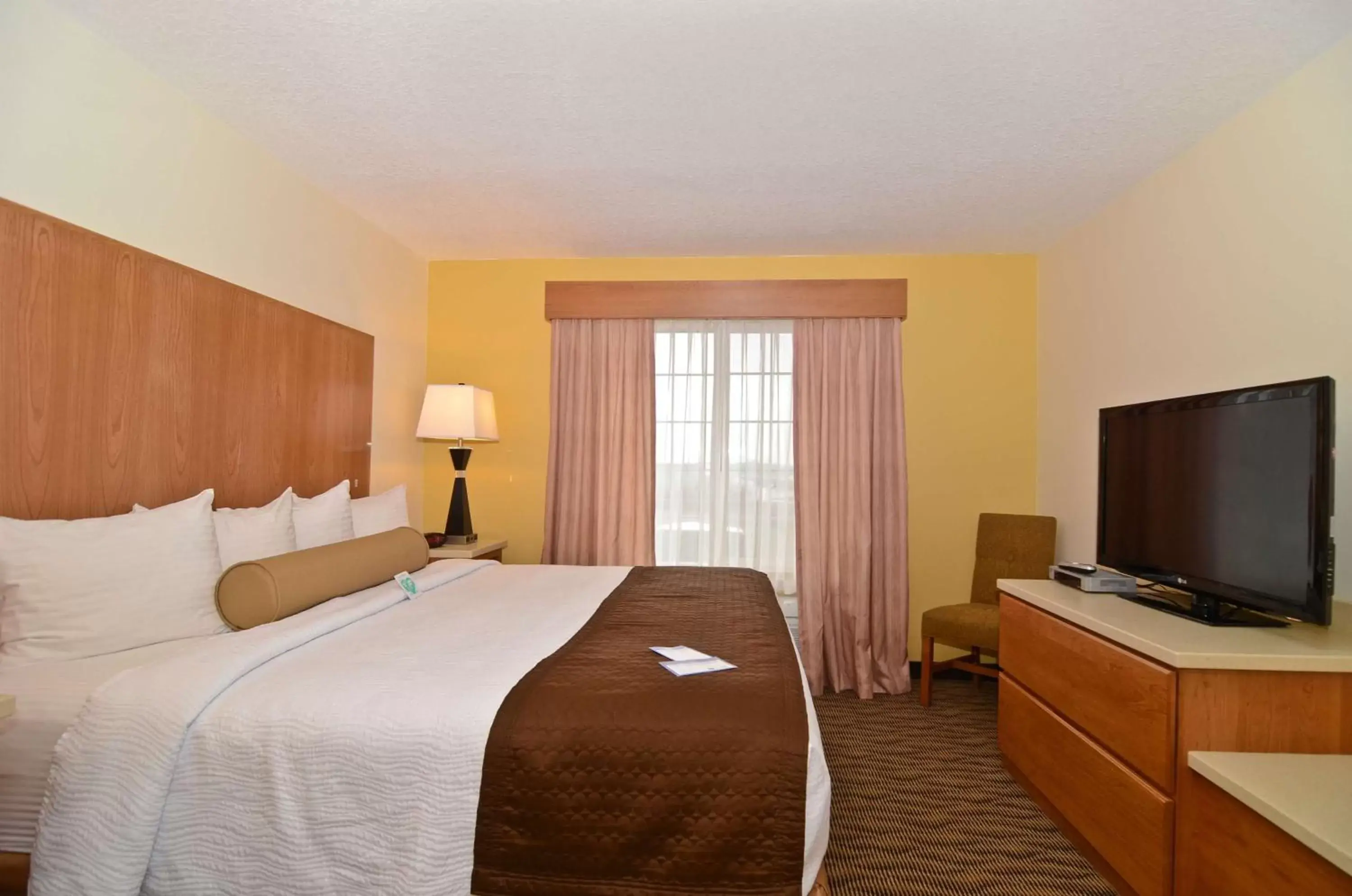 Photo of the whole room, Bed in Best Western Plus Park Place Inn & Suites