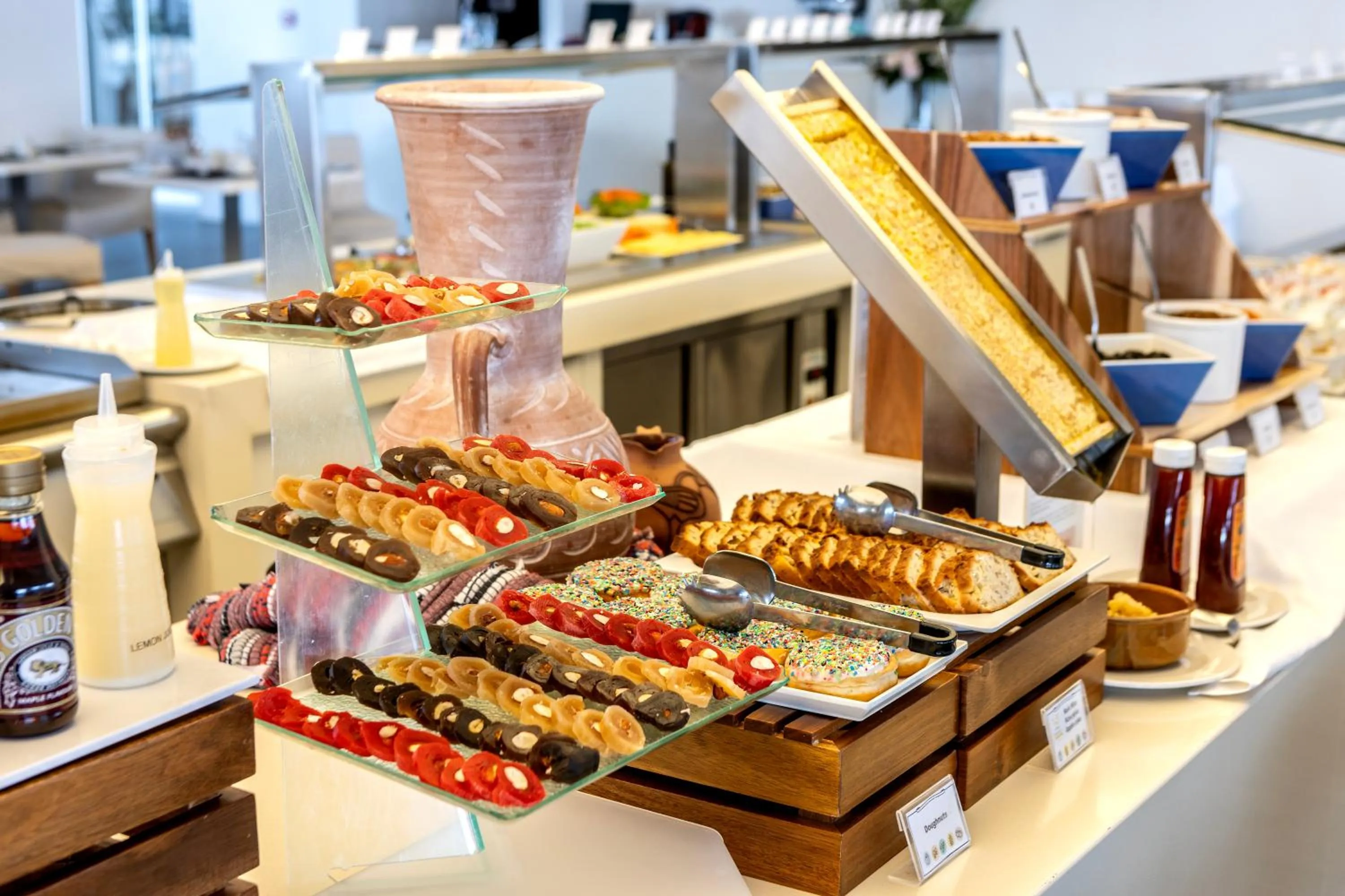 Restaurant/places to eat in Capo Bay Hotel