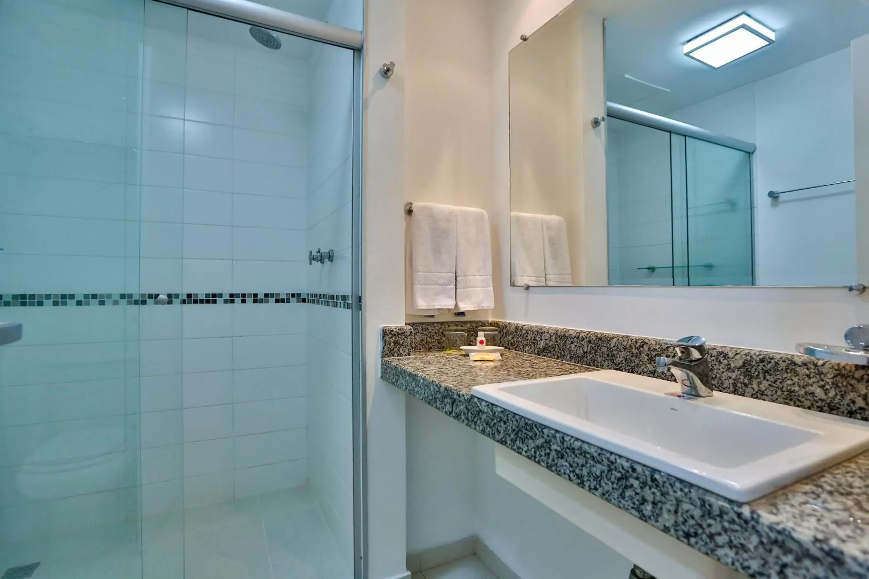 Shower, Bathroom in Comfort Nova Paulista