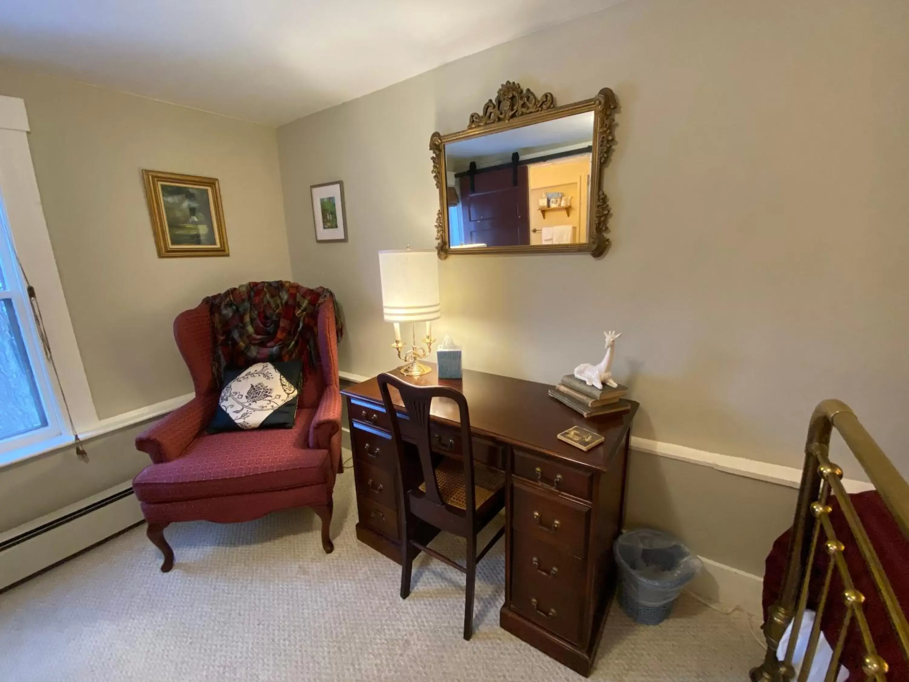 Seating Area in Follansbee Inn