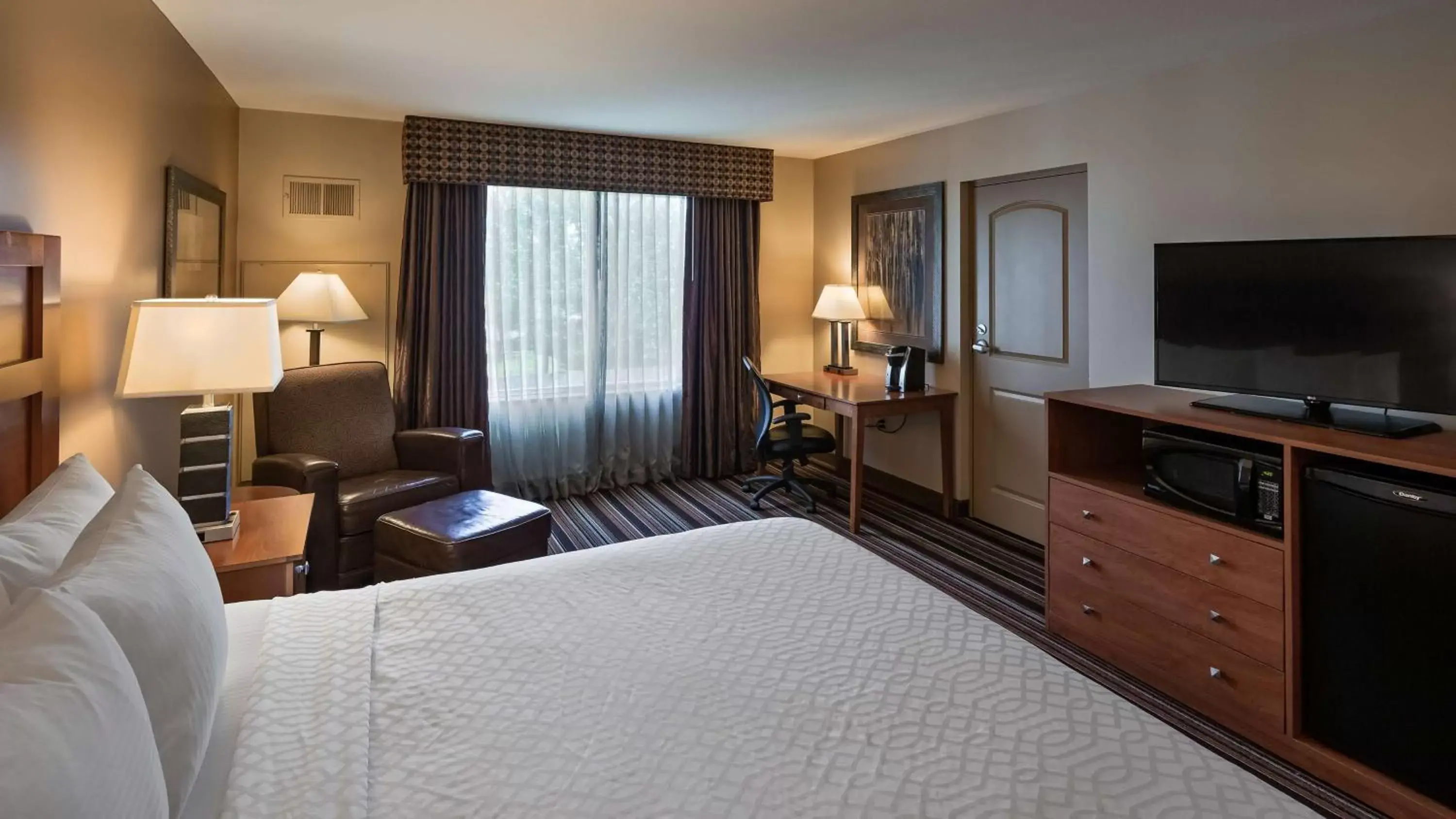King Room with Roll-In Shower - Disability Access/Non-Smoking in Best Western Plus Bloomington Hotel King Room with Roll-In Shower - Disability Access/Non-Smoking in Best Western Plus Bloomington Hotel