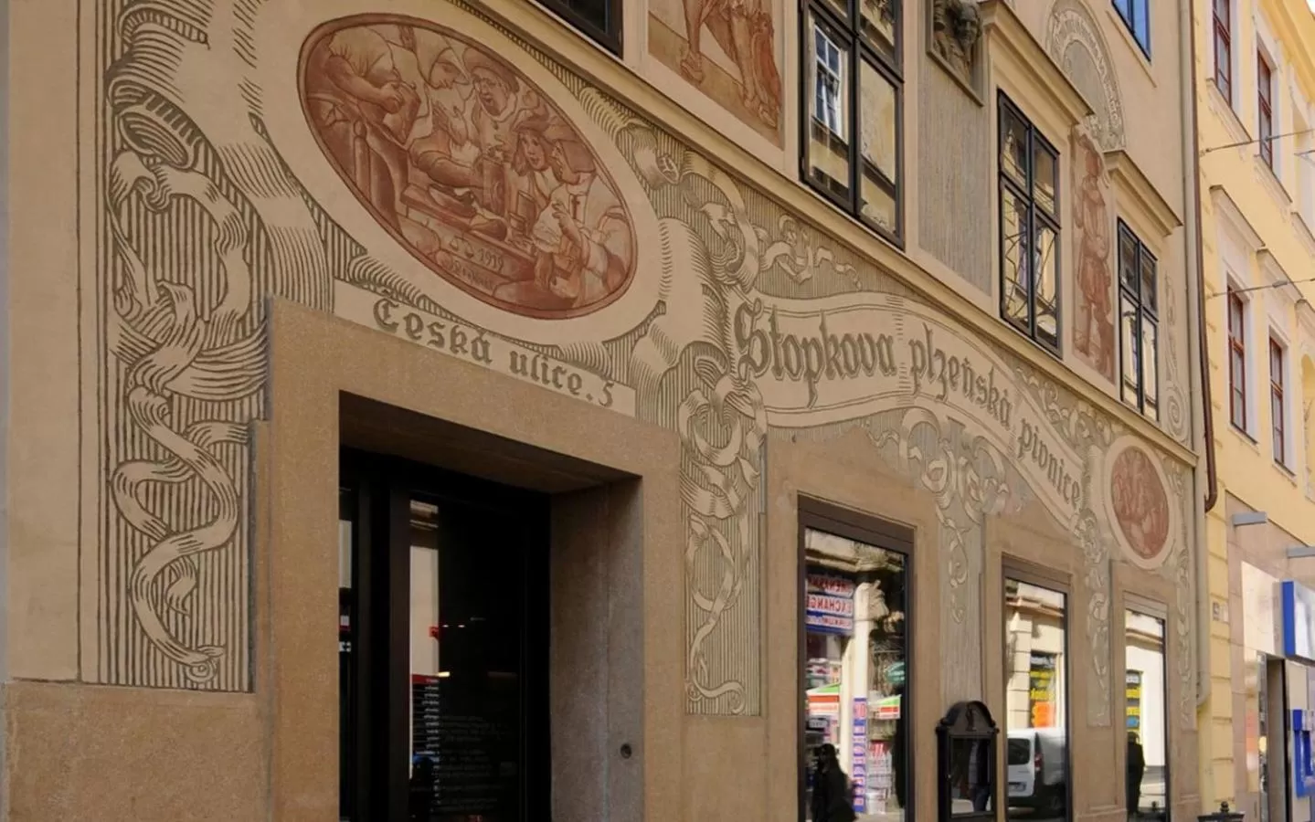 Restaurant/places to eat in Dům U pikové desítky