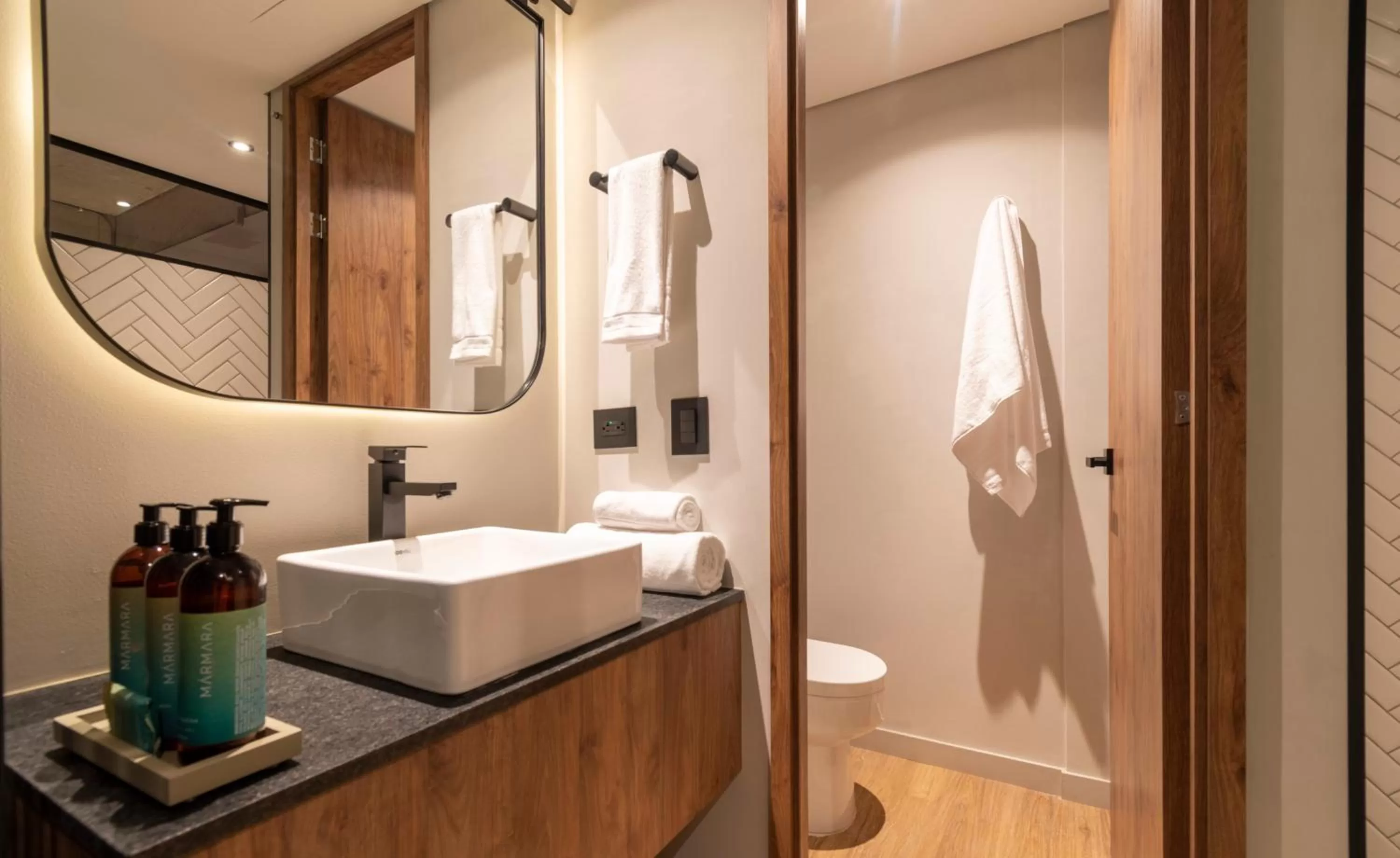 Bathroom in Hashtag 98 Hotel By Jalo