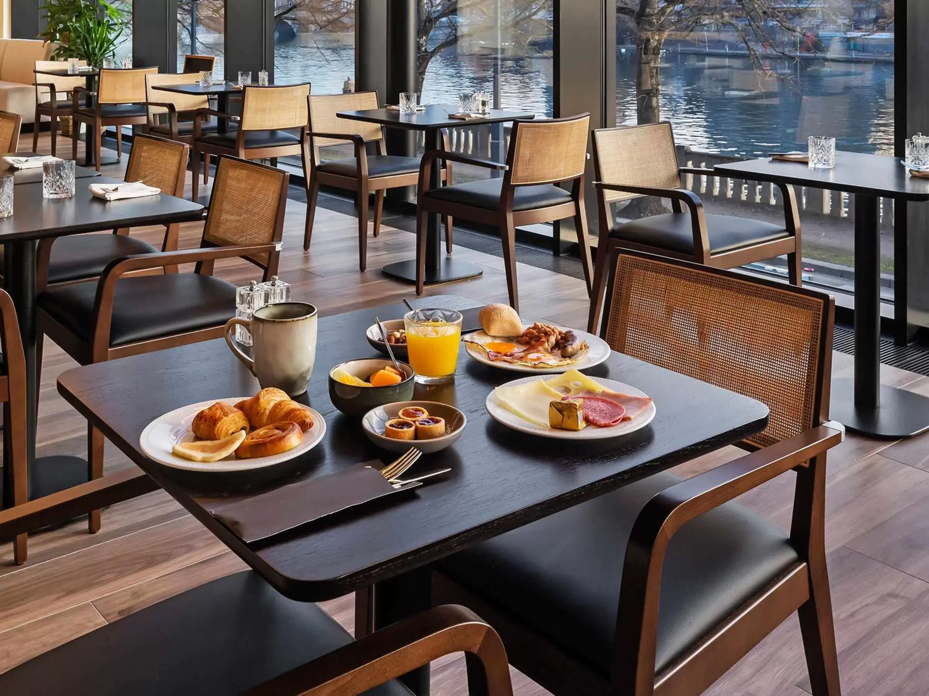 Breakfast, Restaurant/Places to Eat in Mercure Namur Hotel