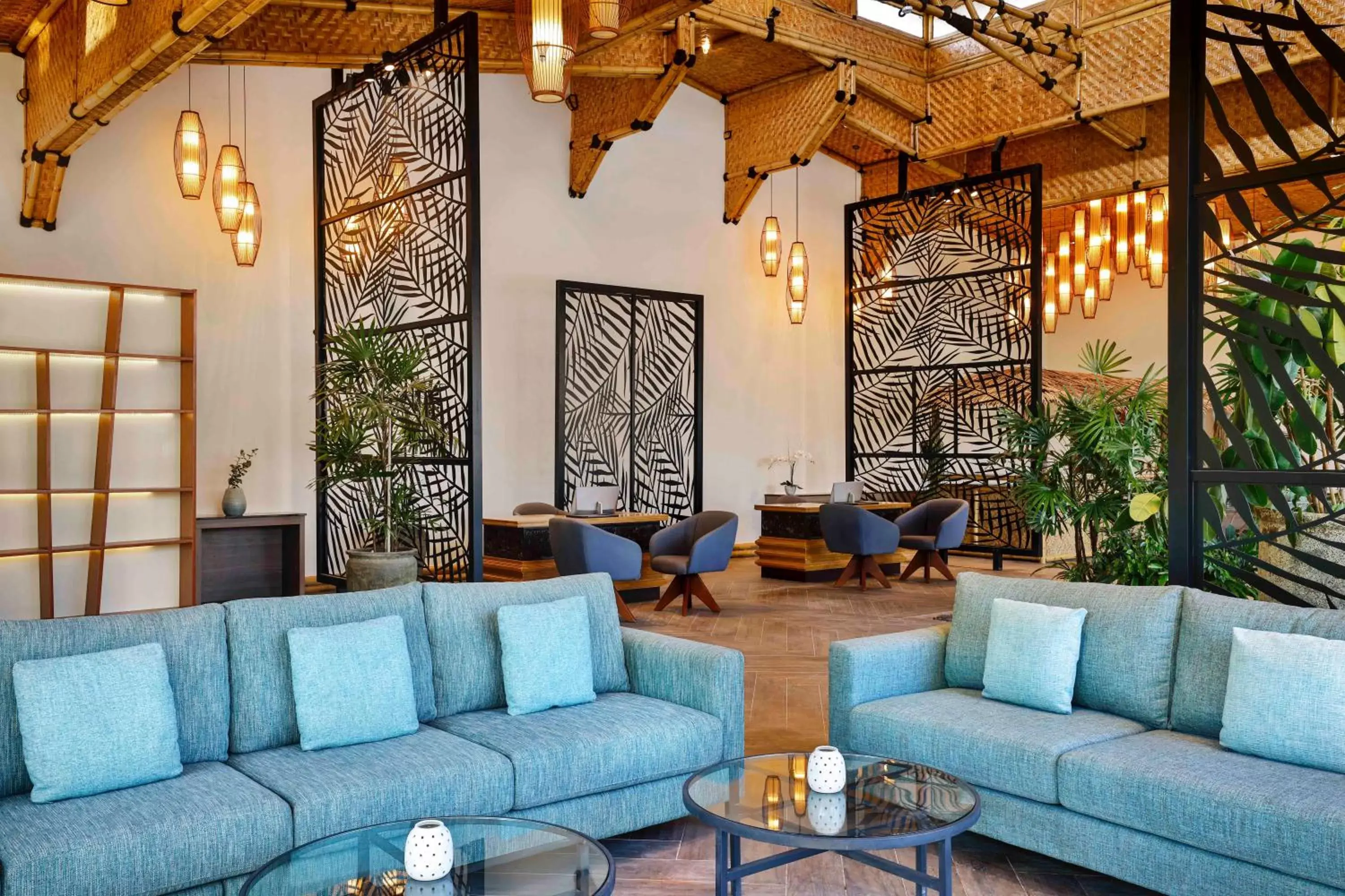 Lounge or bar, Seating Area in Anantara World Islands Dubai Resort