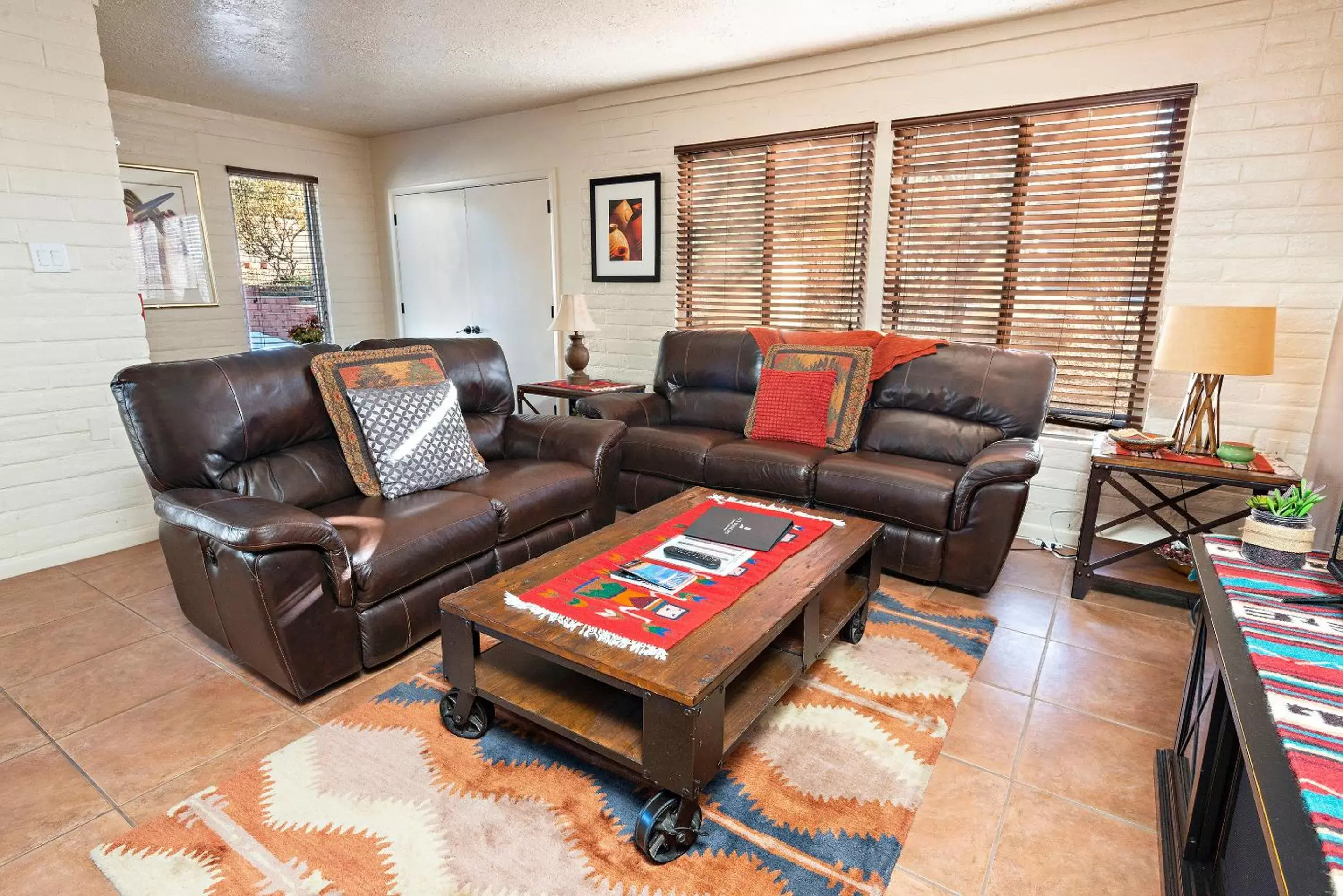 Living room, Seating Area in Fort Marcy Suites