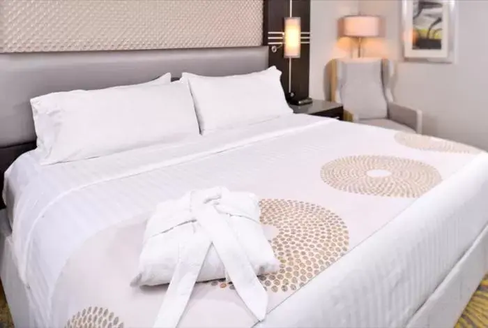 Bed in Holiday Inn Richardson, an IHG Hotel