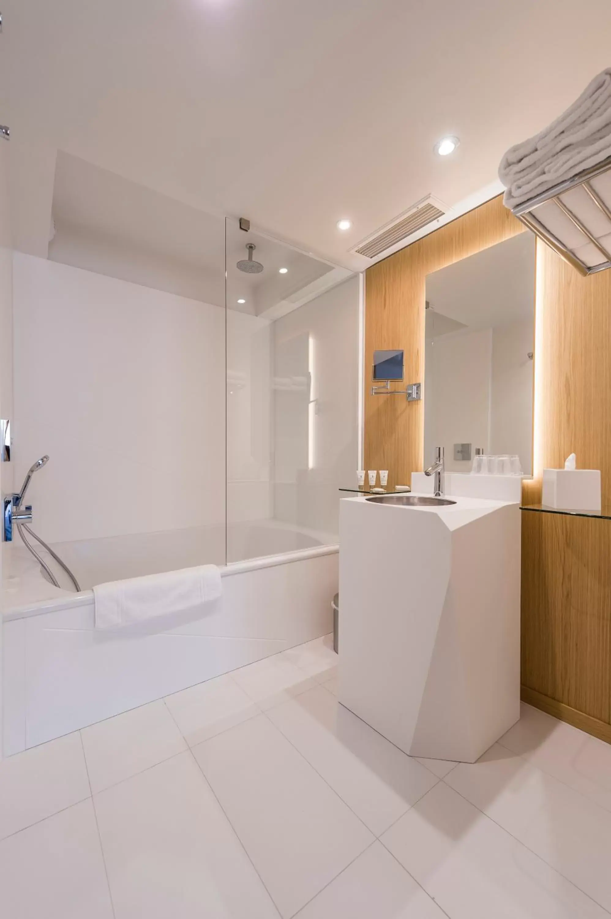 Bathroom in Seeko'o Hotel Bordeaux