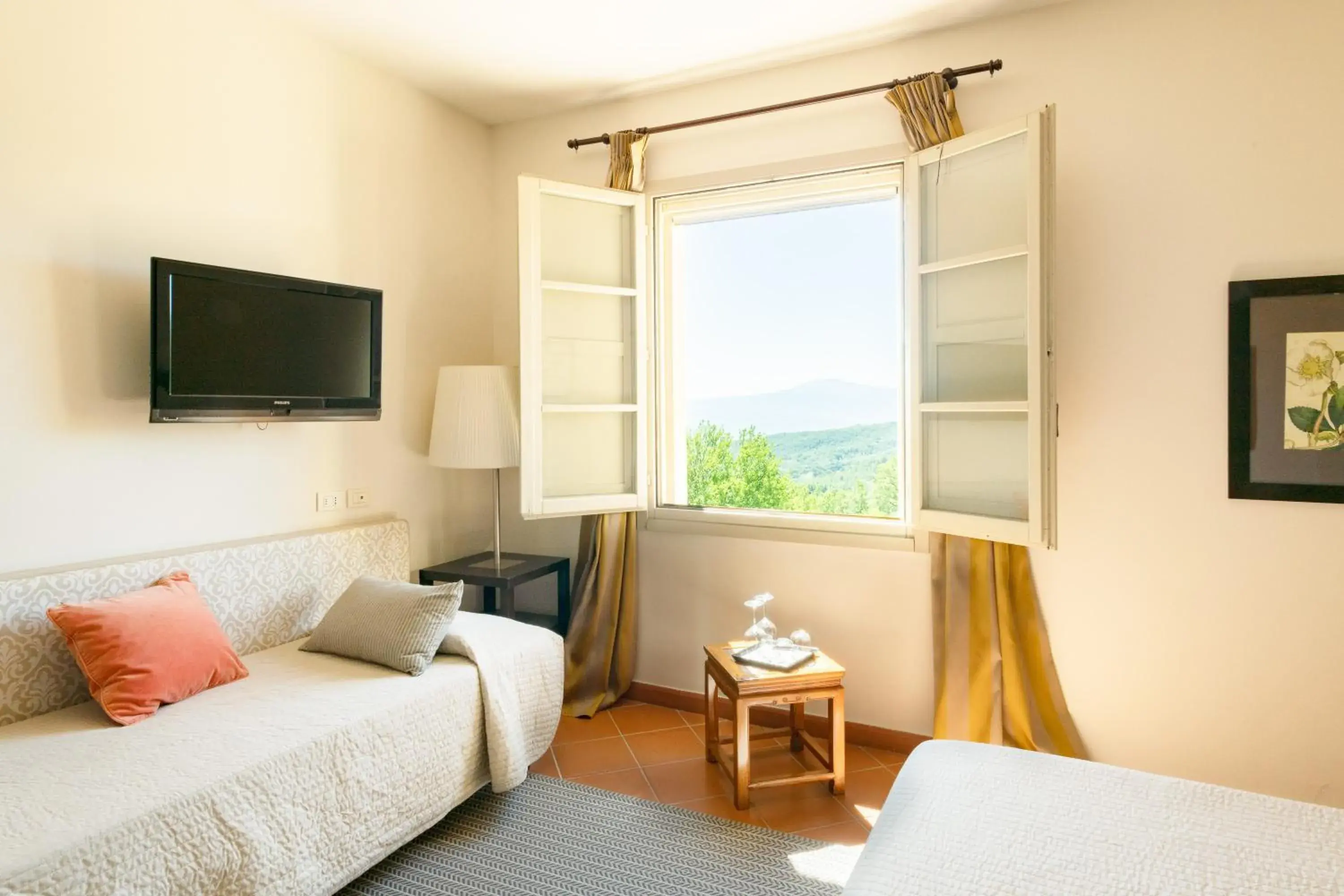 Bed, Seating Area in Si Montalcino Hotel & Restaurant