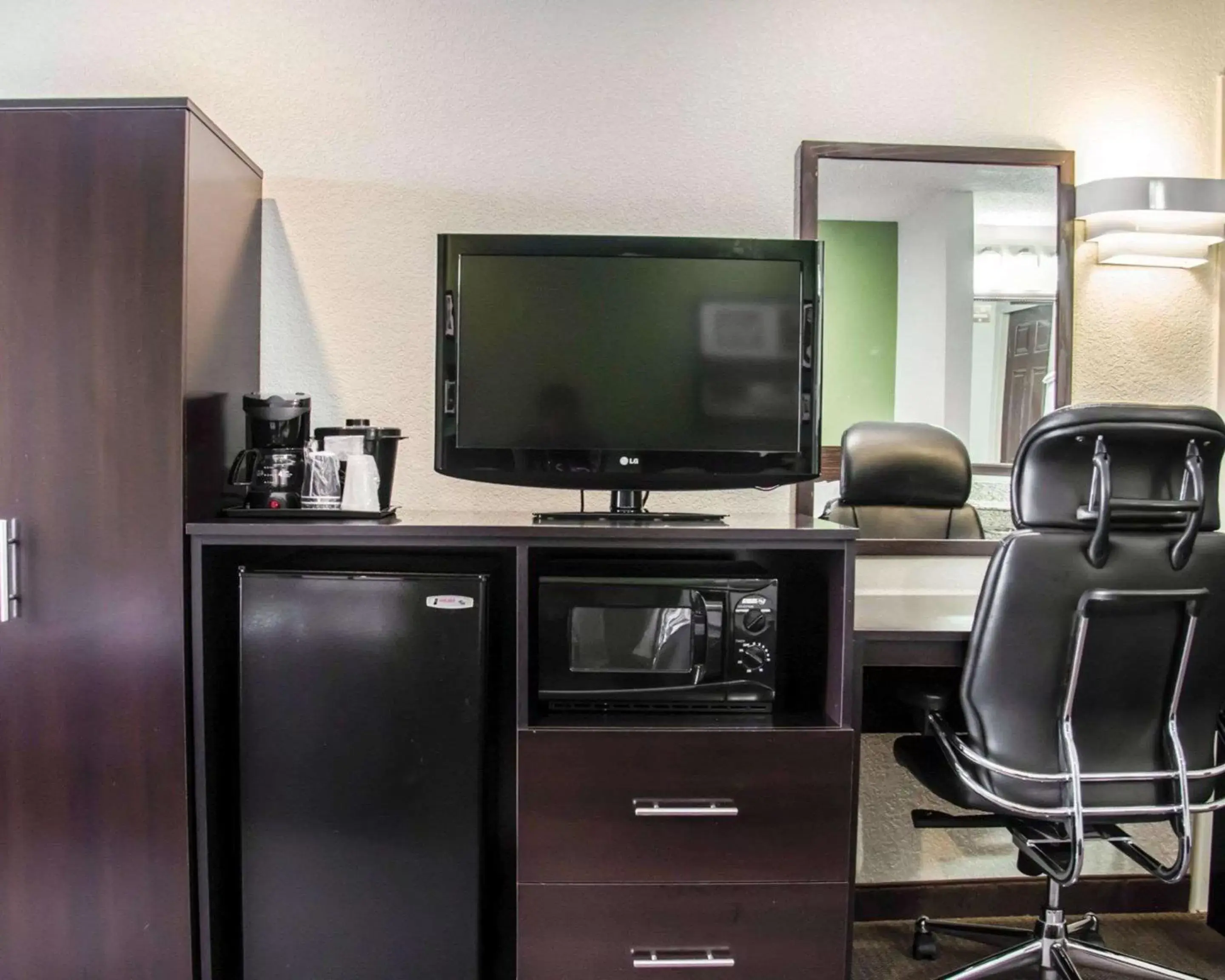 Photo of the whole room, TV/Entertainment Center in Sleep Inn Concord / Kannapolis